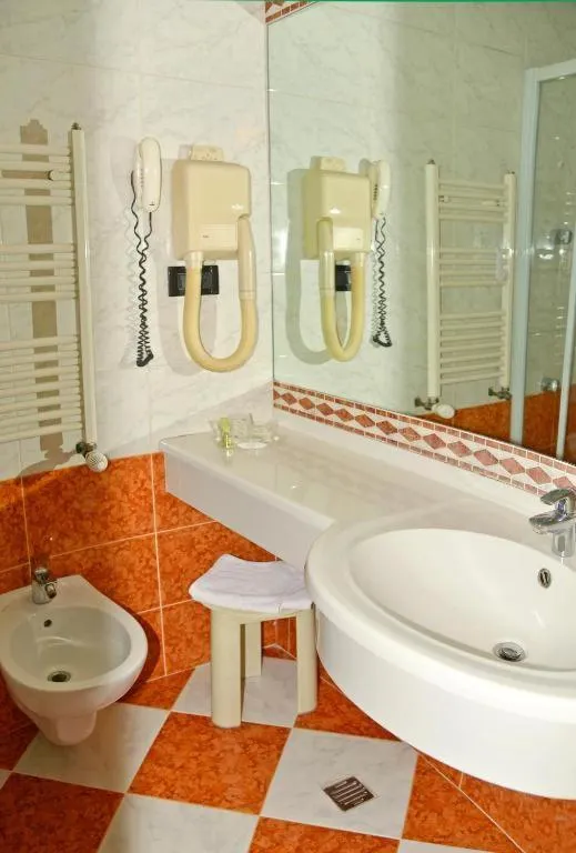 Shower in Hotel Amadeus