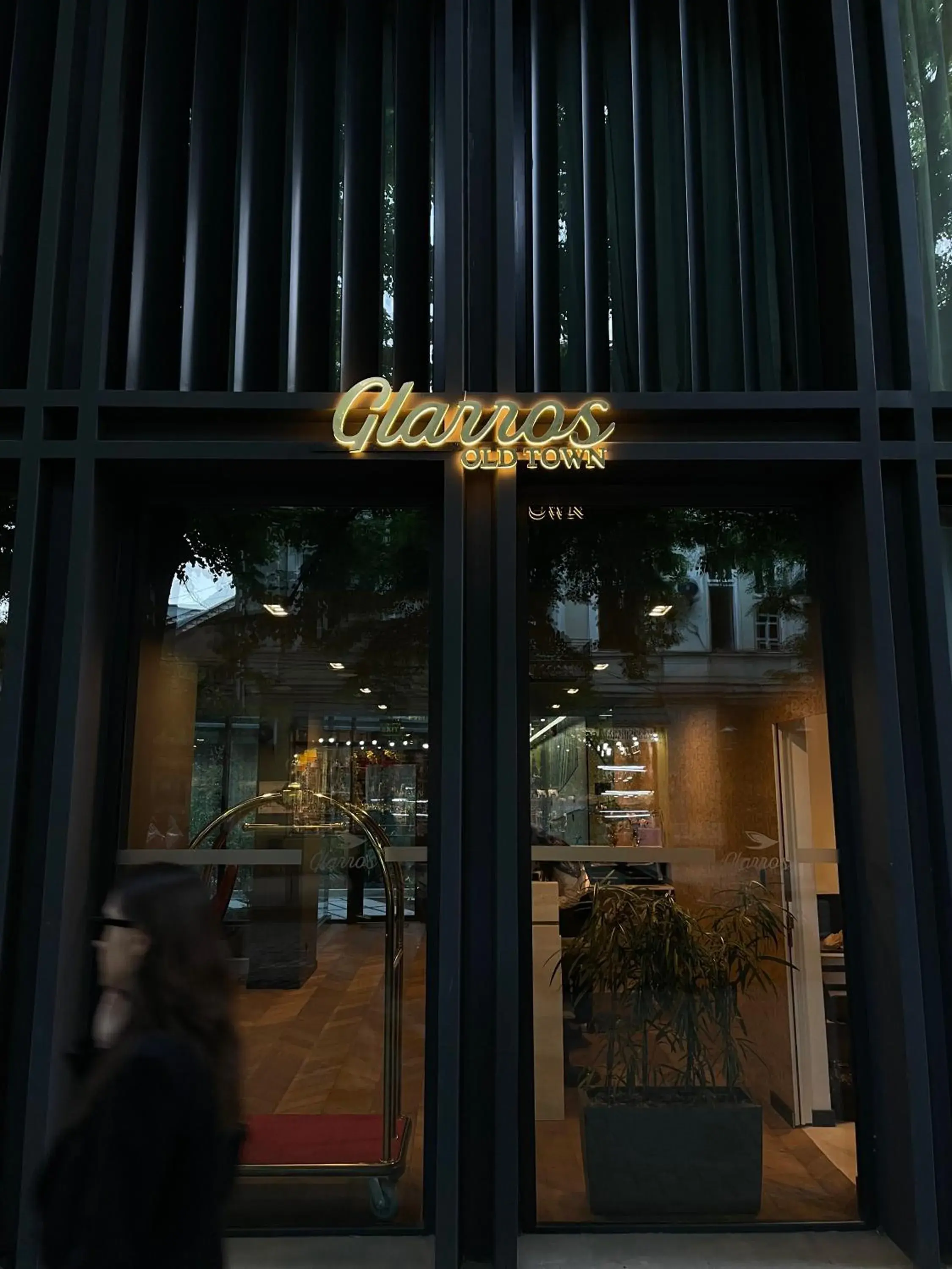 Property building in Glarros OldTown Property building in Glarros OldTown