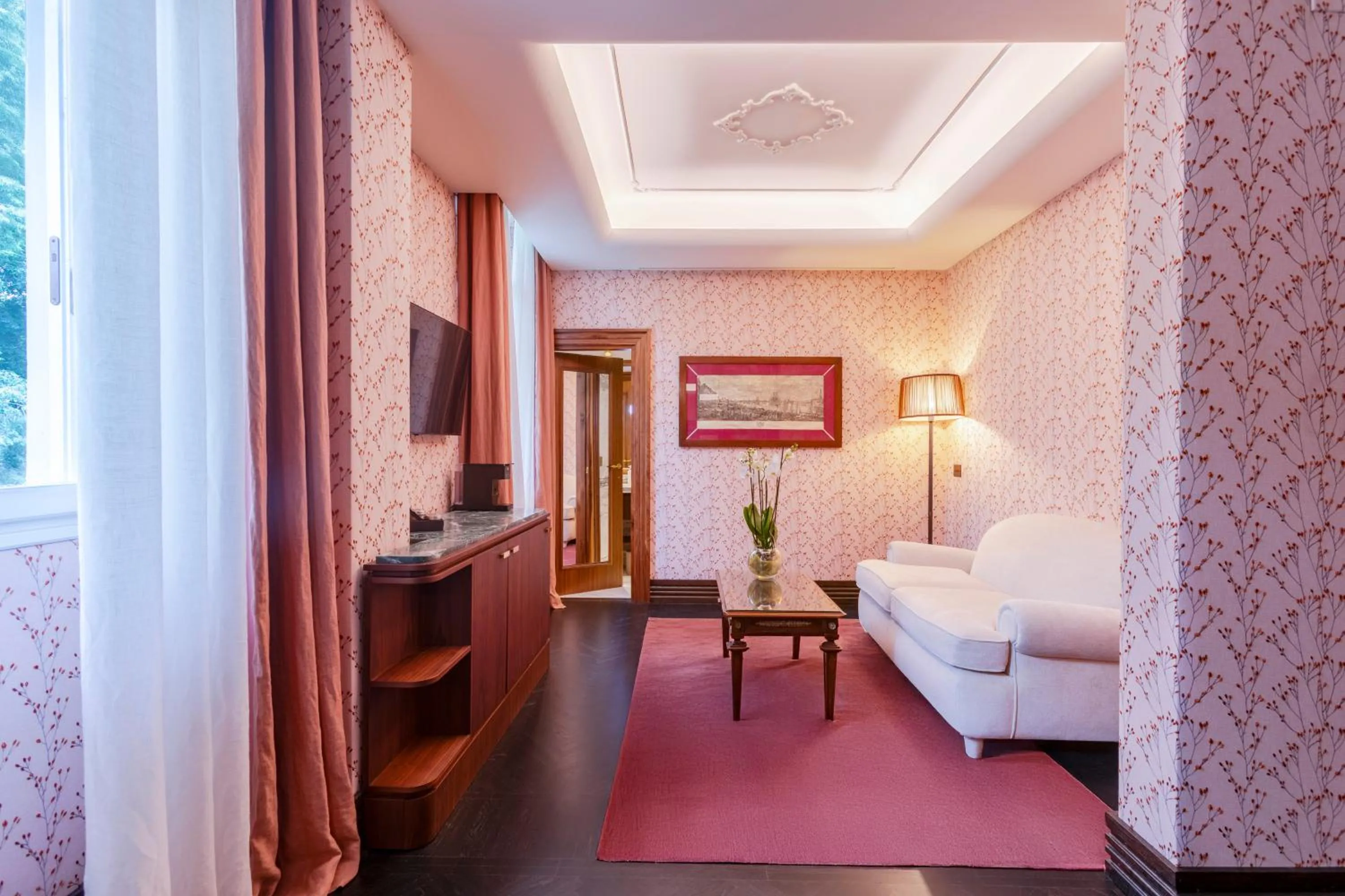 Communal lounge/ TV room in Hotel Regency - Small Luxury Hotels of the World