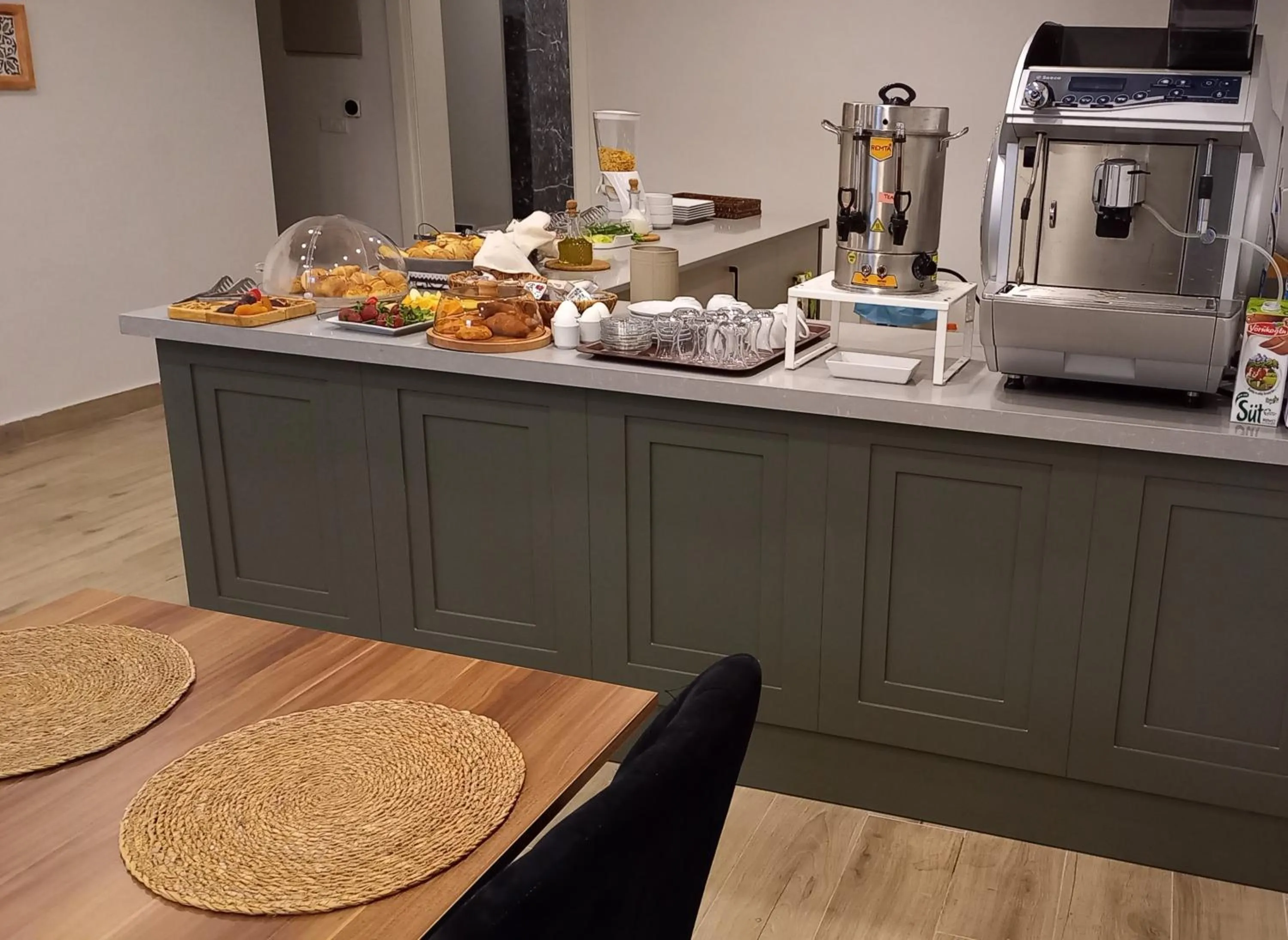 Breakfast in Bliss Loft