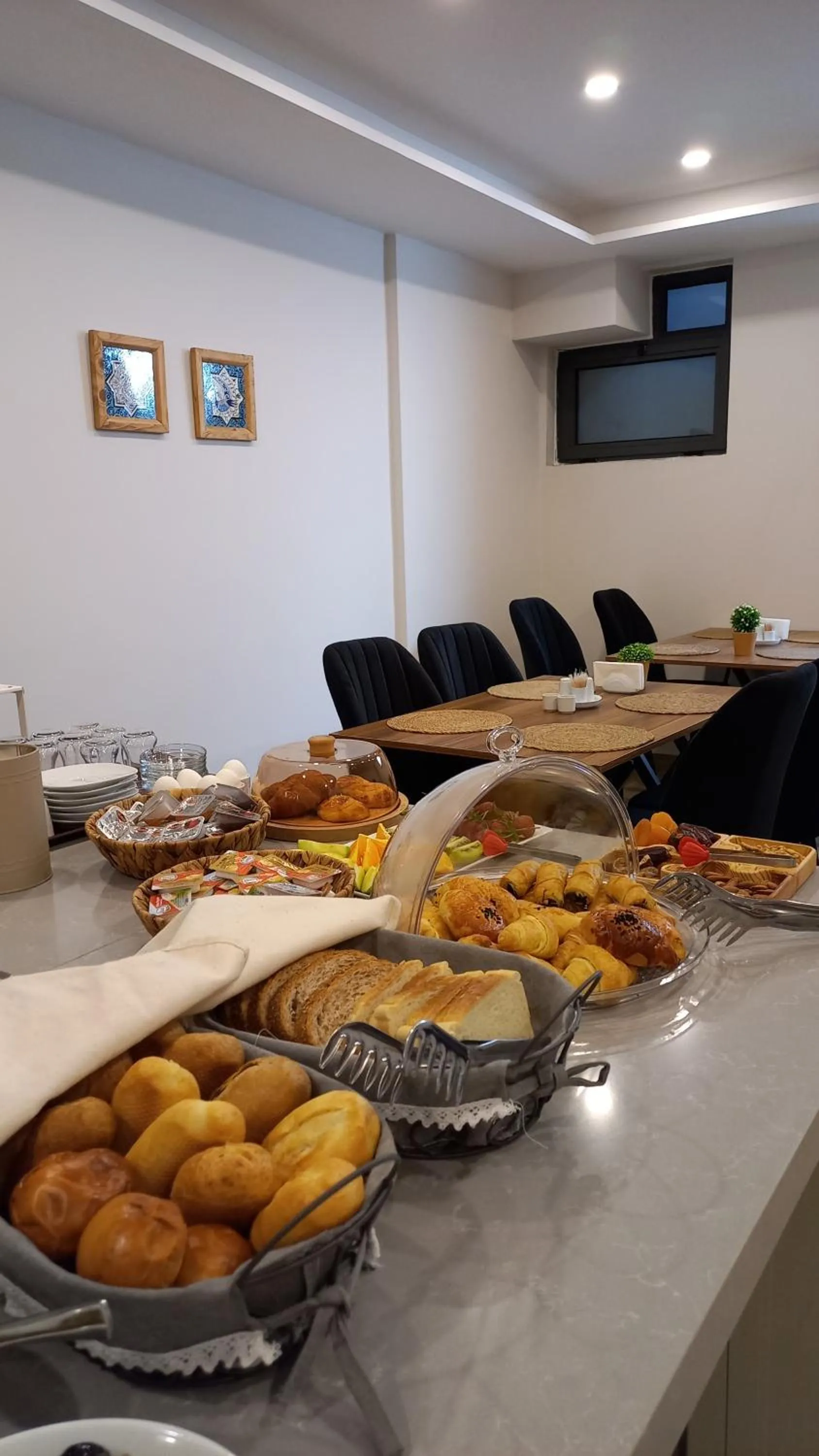 Buffet breakfast in Bliss Loft