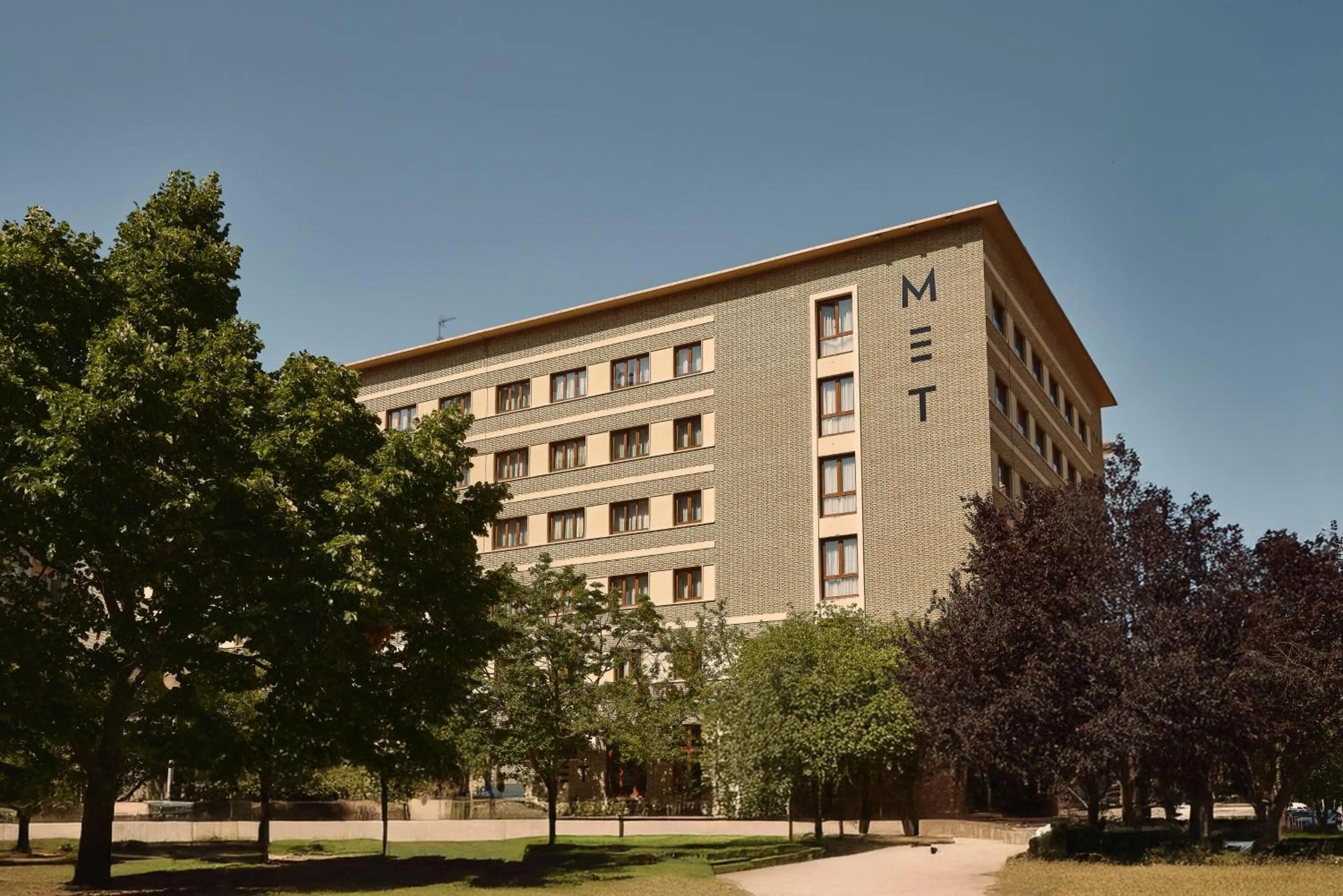 Property building in Hotel MET Pamplona