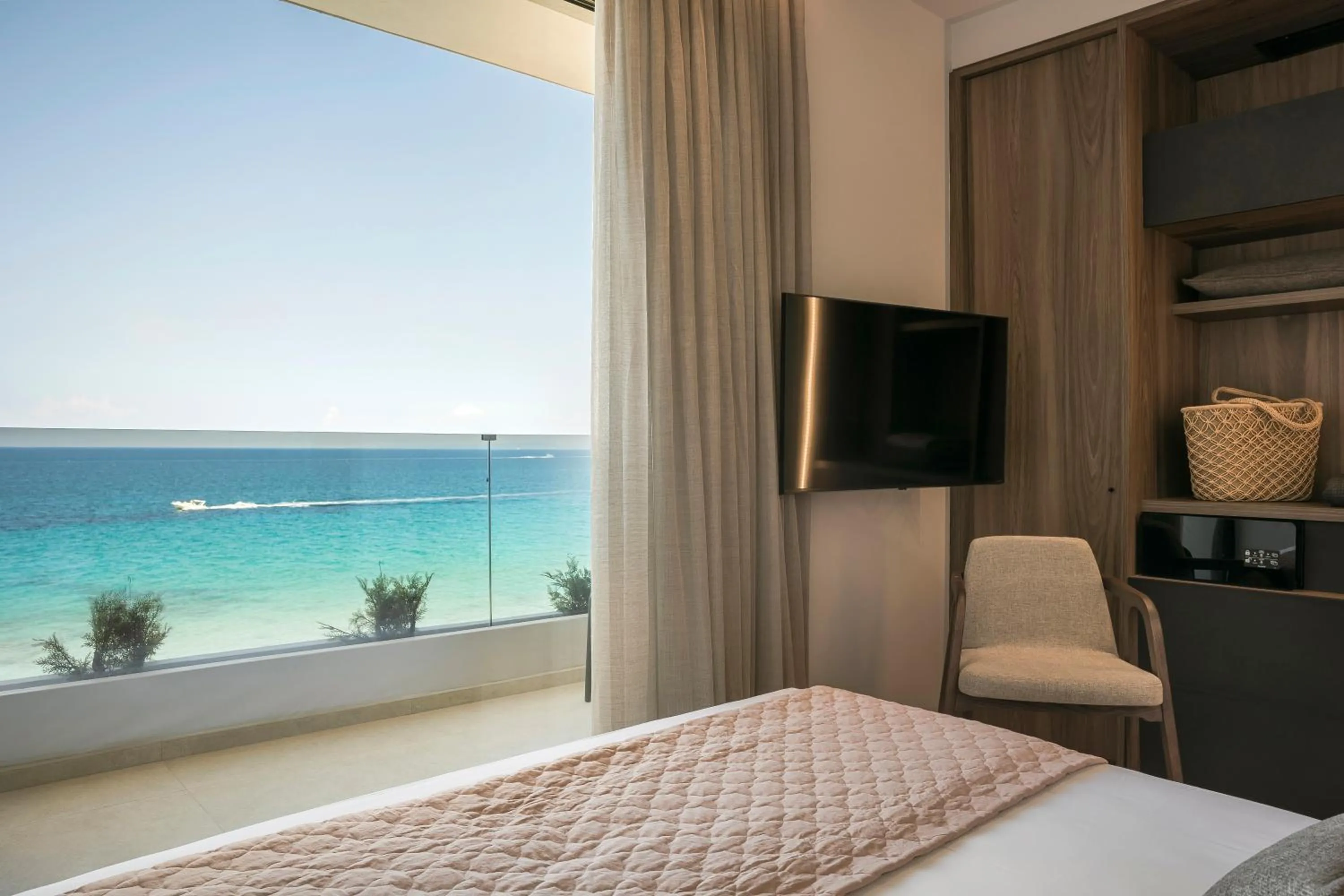 TV and multimedia, Bed in SEA ZANTE Luxury Beachfront Retreat