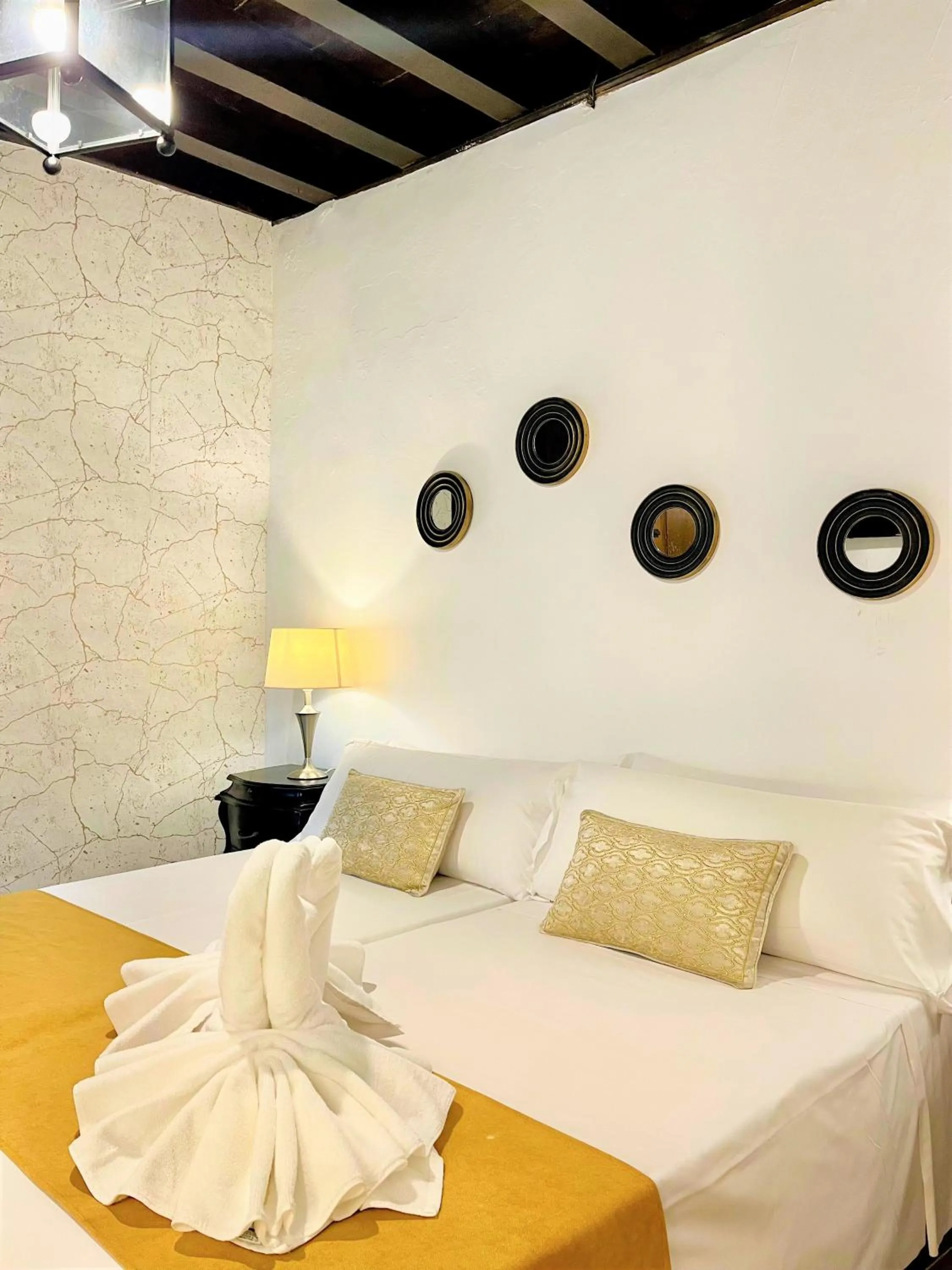 Bed in SUITES CASA DE LAS COLUMNAS