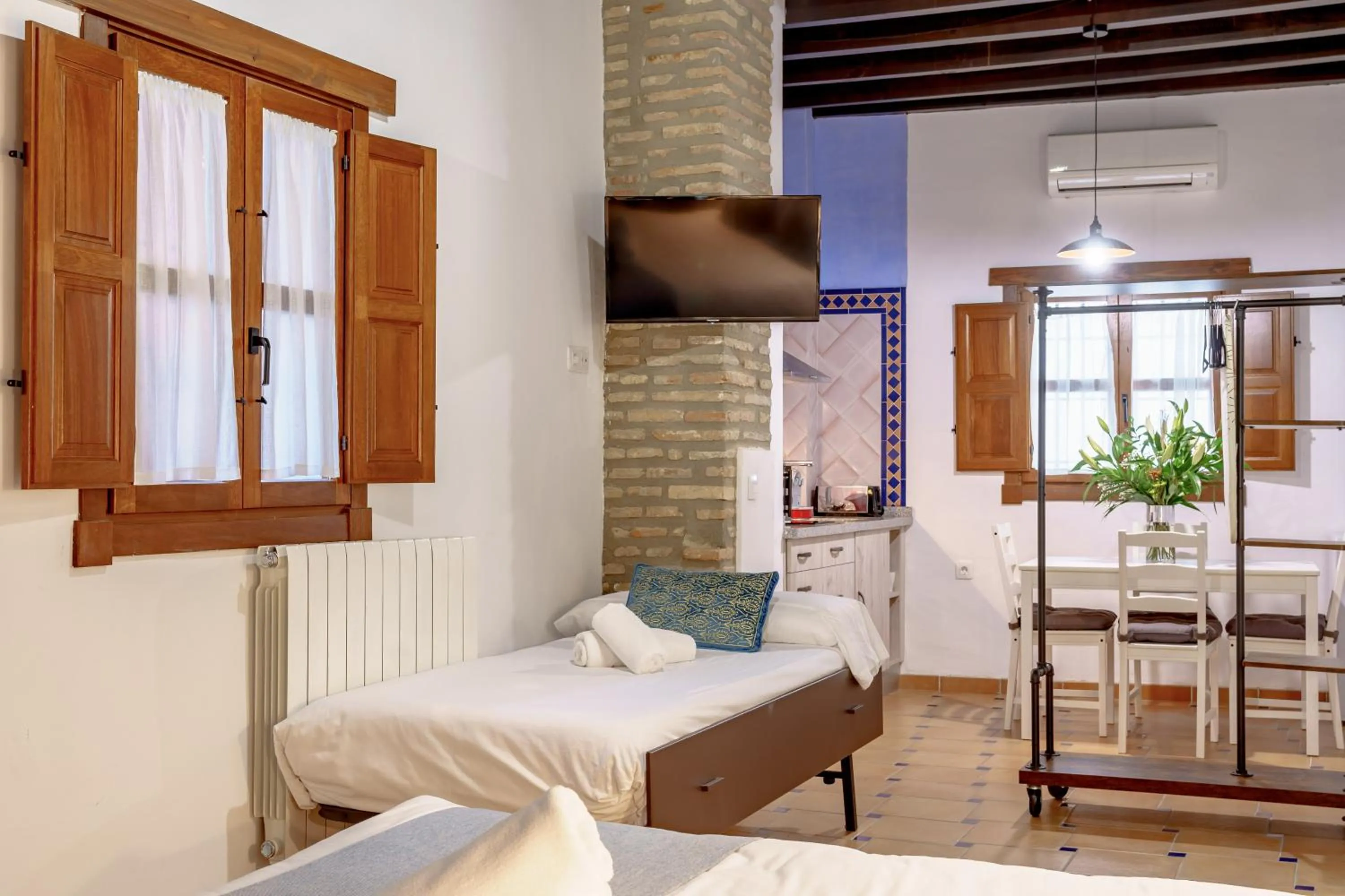 TV and multimedia, Bed in SUITES CASA DE LAS COLUMNAS