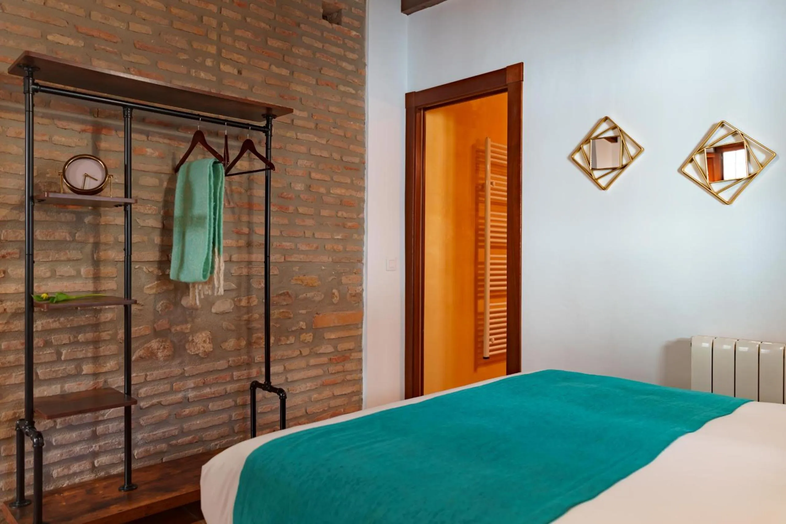 Photo of the whole room, Bed in SUITES CASA DE LAS COLUMNAS