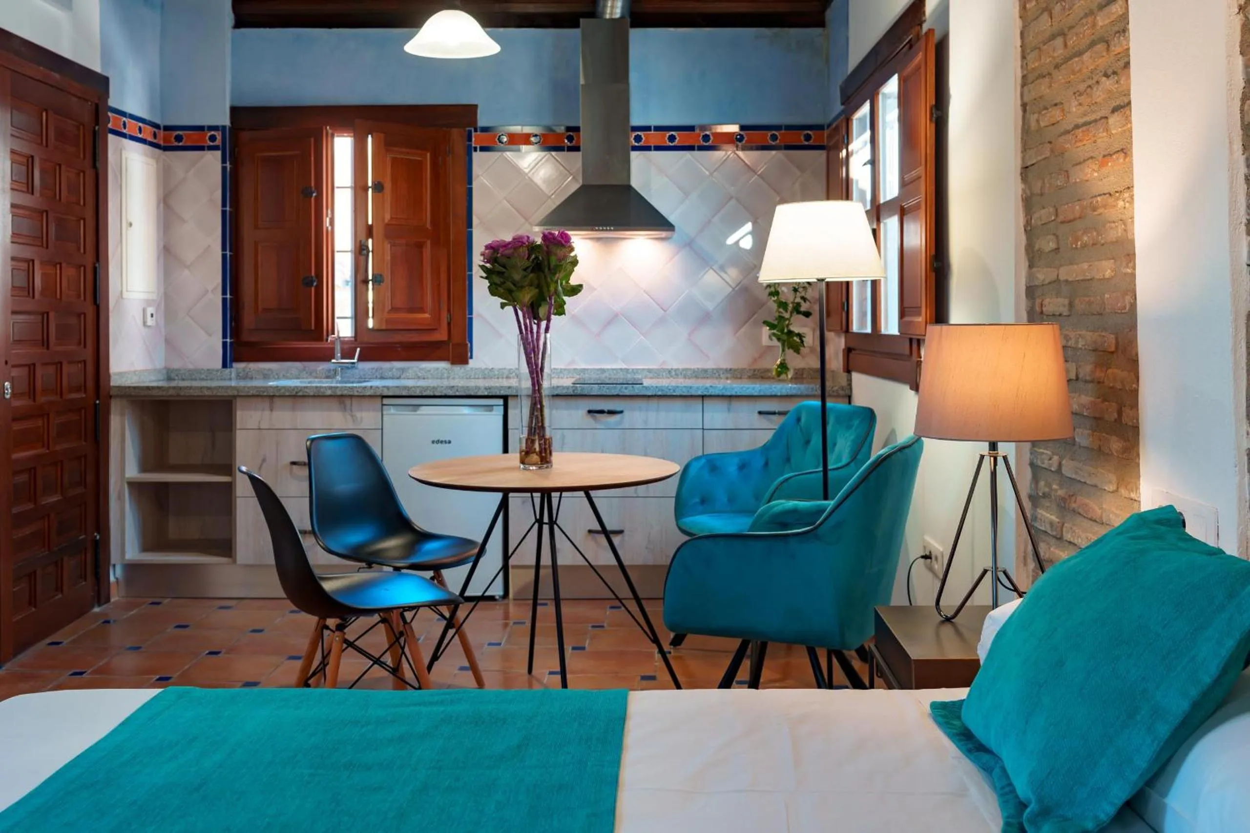 Seating area, Bed in SUITES CASA DE LAS COLUMNAS