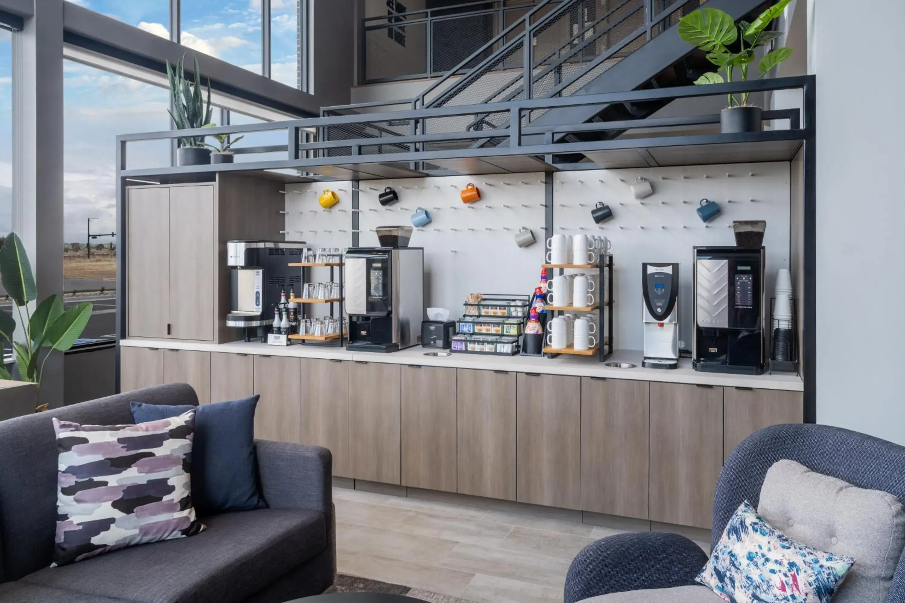 Lounge or bar in Atwell Suites - DENVER AIRPORT TOWER ROAD by IHG Lounge or bar in Atwell Suites - DENVER AIRPORT TOWER ROAD by IHG
