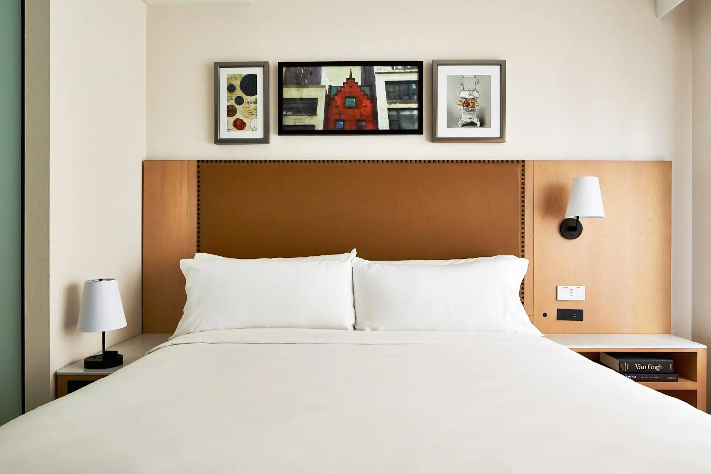 Bedroom, Bed in Hotel Indigo NYC Financial District by IHG Bedroom, Bed in Hotel Indigo NYC Financial District by IHG