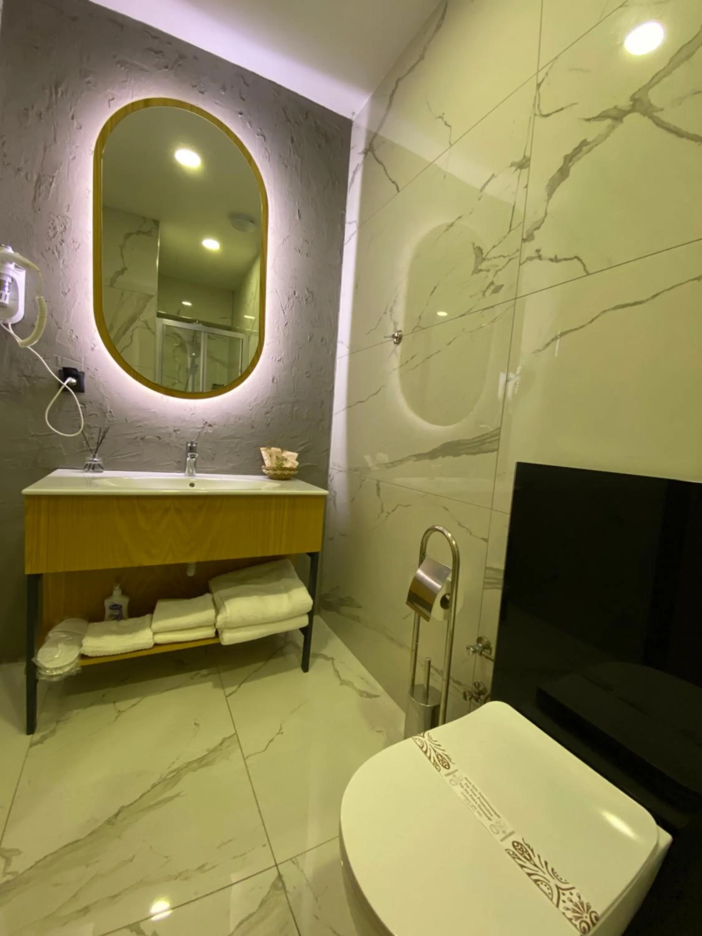 Shower in Lal Azure Alaçatı