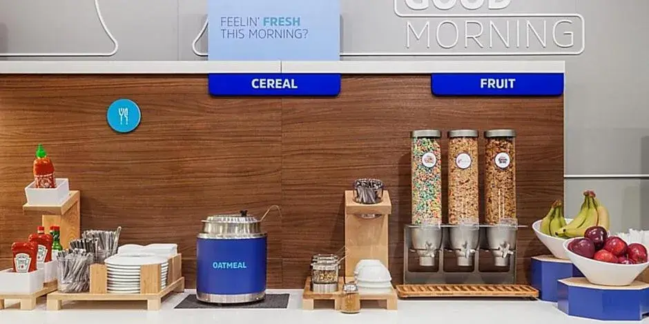 Food and drinks in Holiday Inn Express - South Haven by IHG Food and drinks in Holiday Inn Express - South Haven by IHG