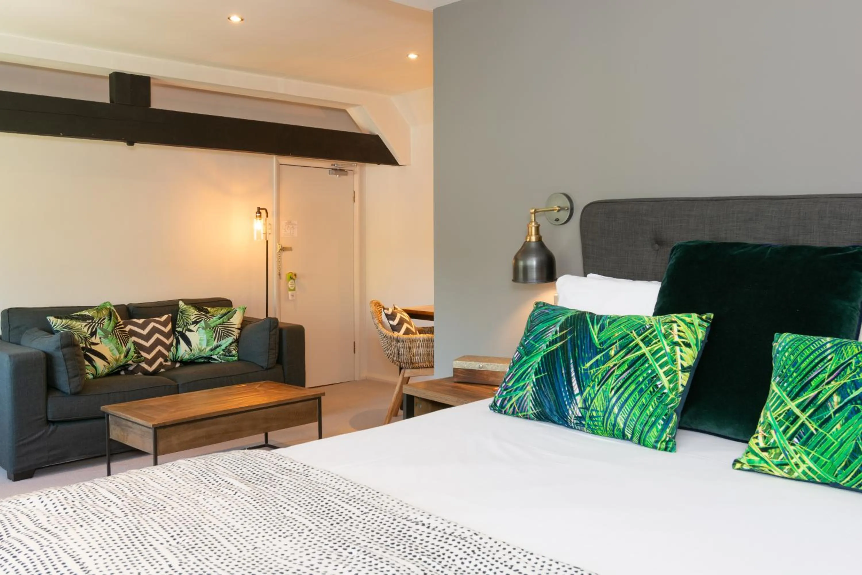 Photo of the whole room, Bed in Jersey Arms Hotel Bicester