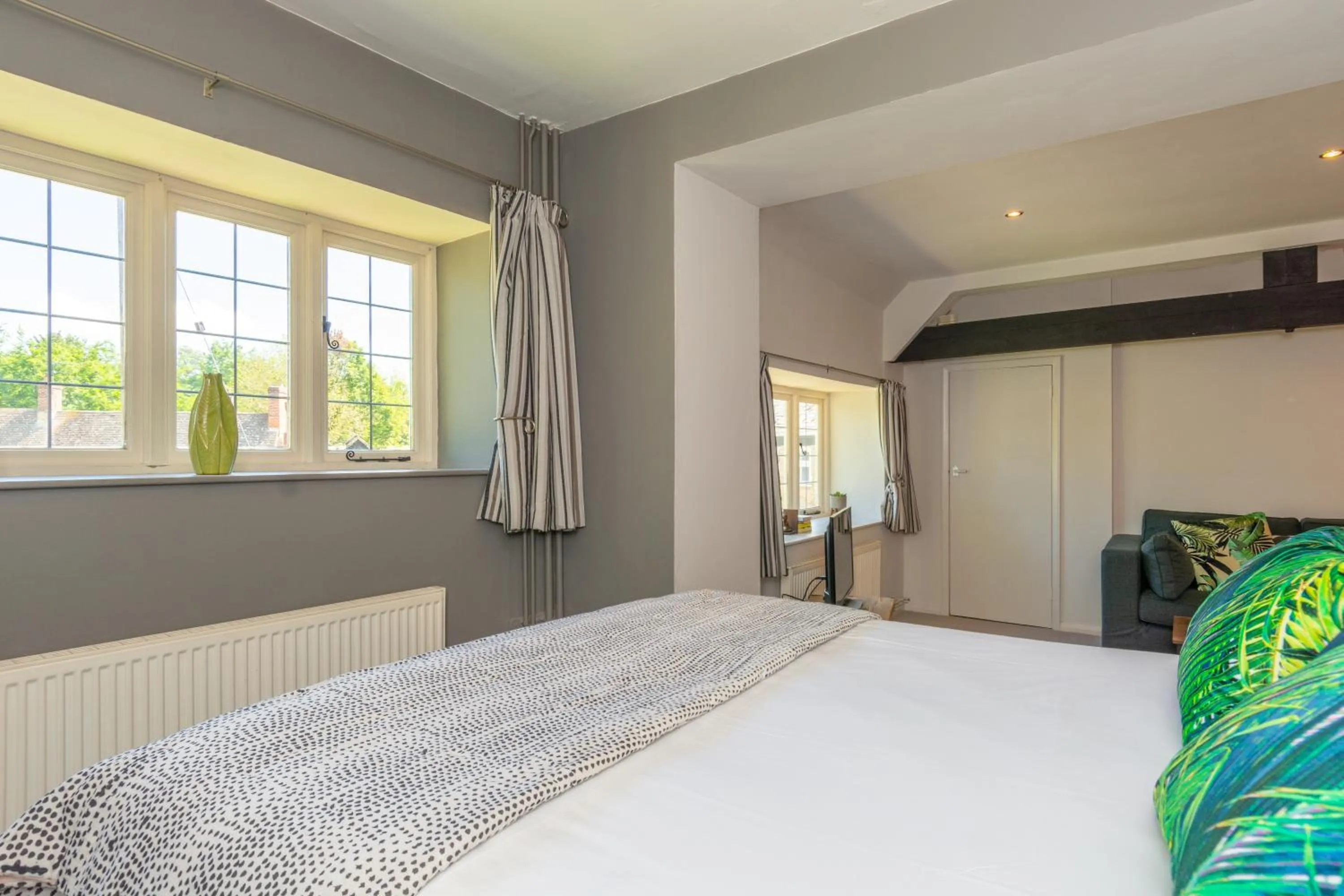 Bedroom, Bed in Jersey Arms Hotel Bicester