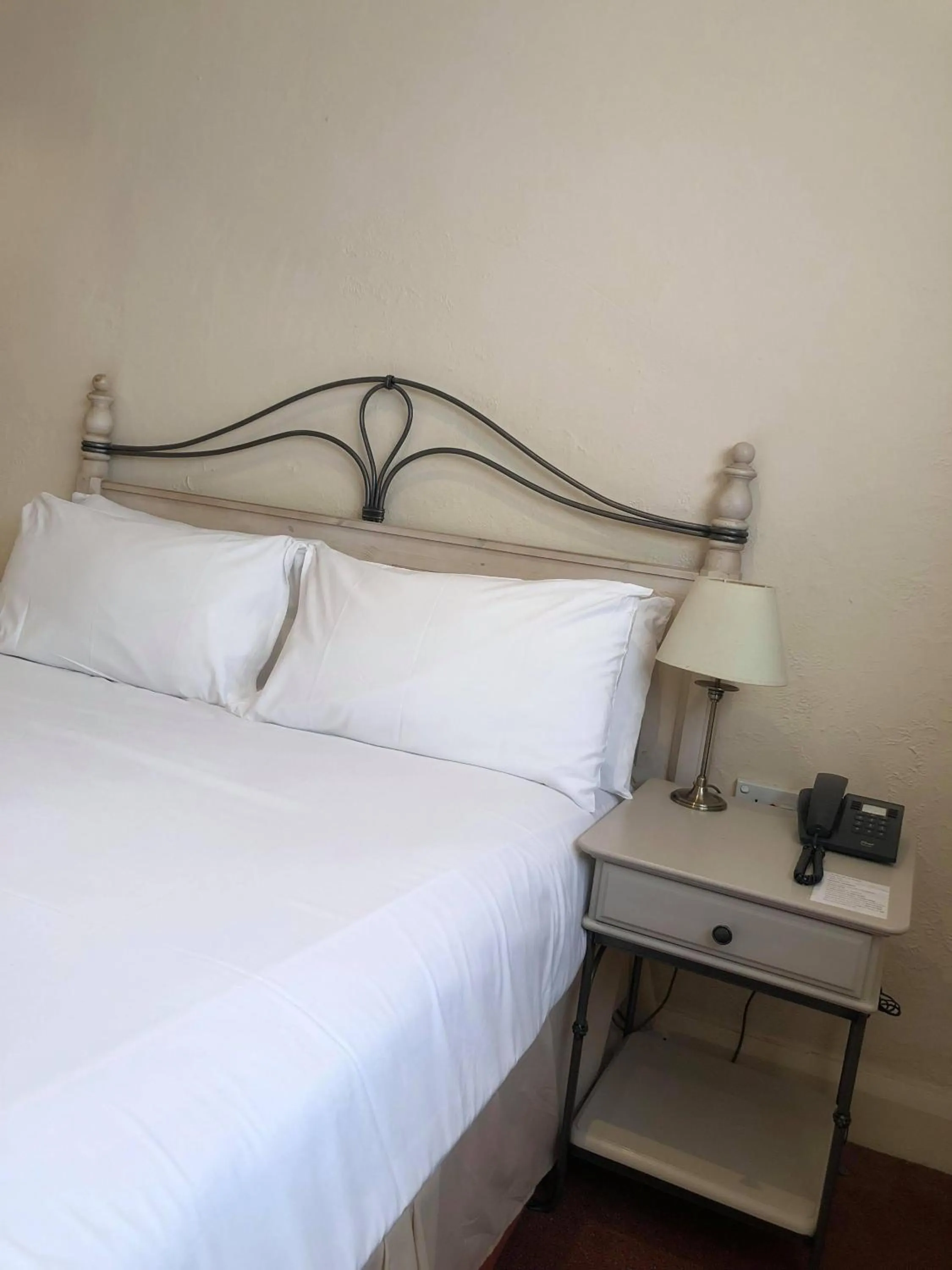 Bed in Jersey Arms Hotel Bicester