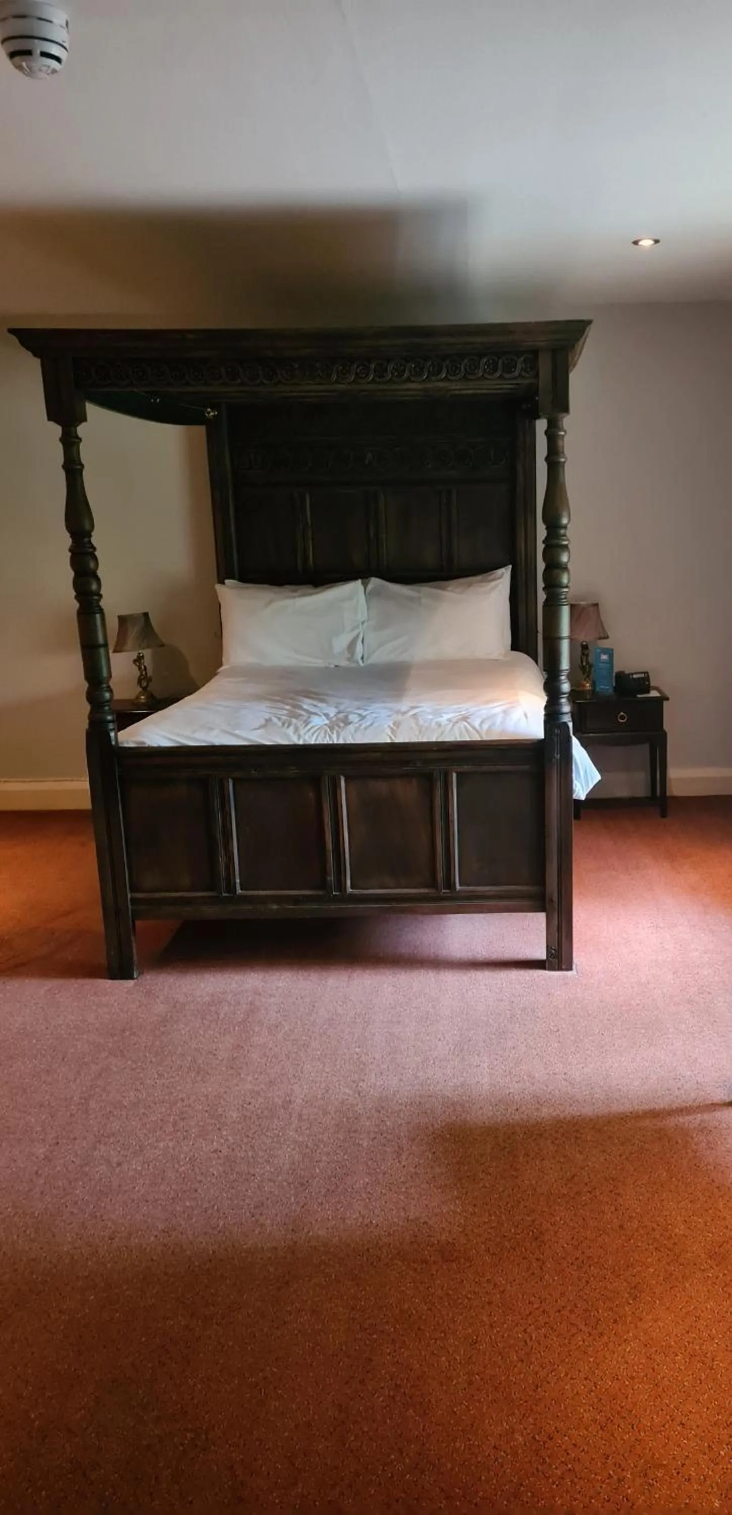 Bed in Jersey Arms Hotel Bicester