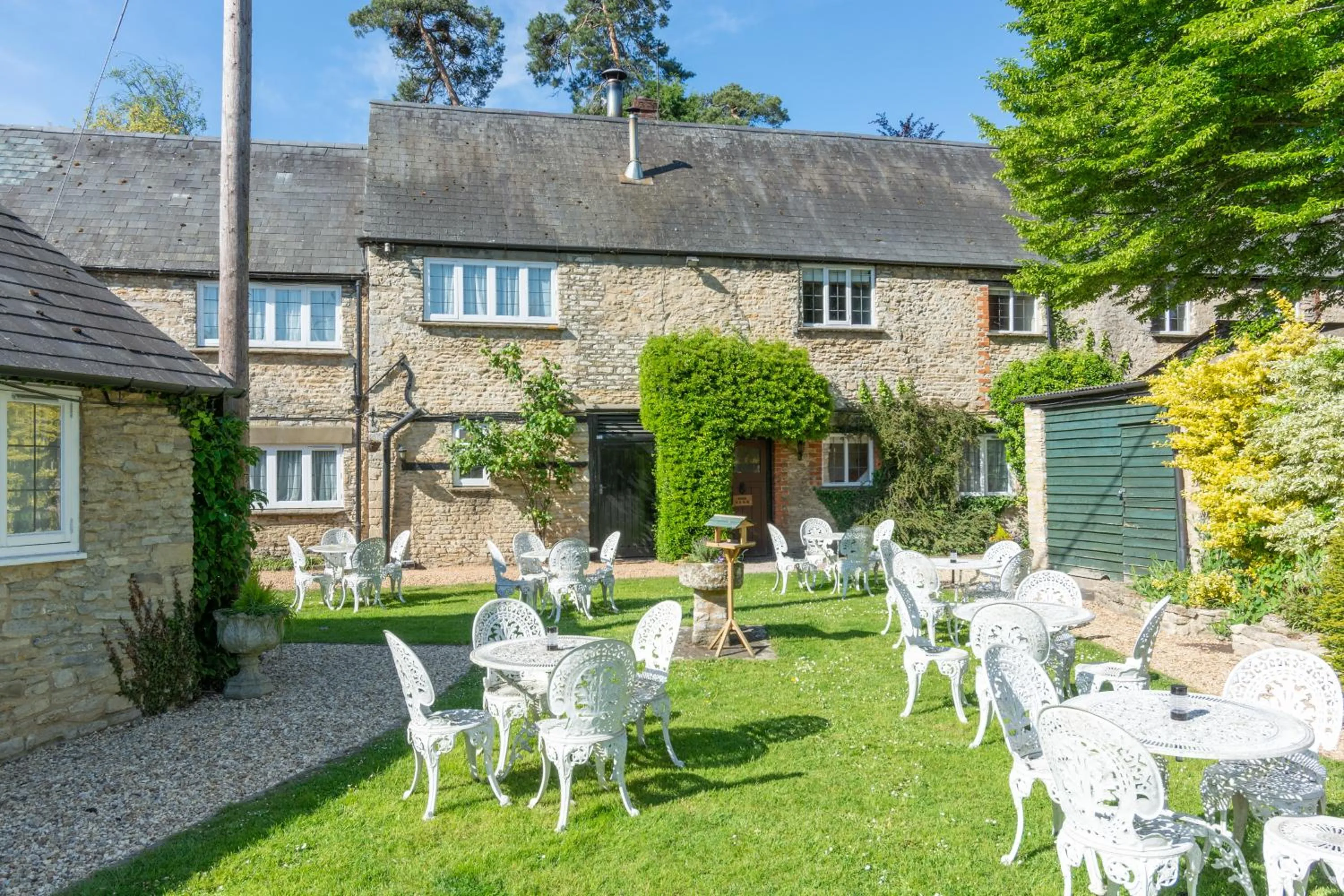 Garden in Jersey Arms Hotel Bicester