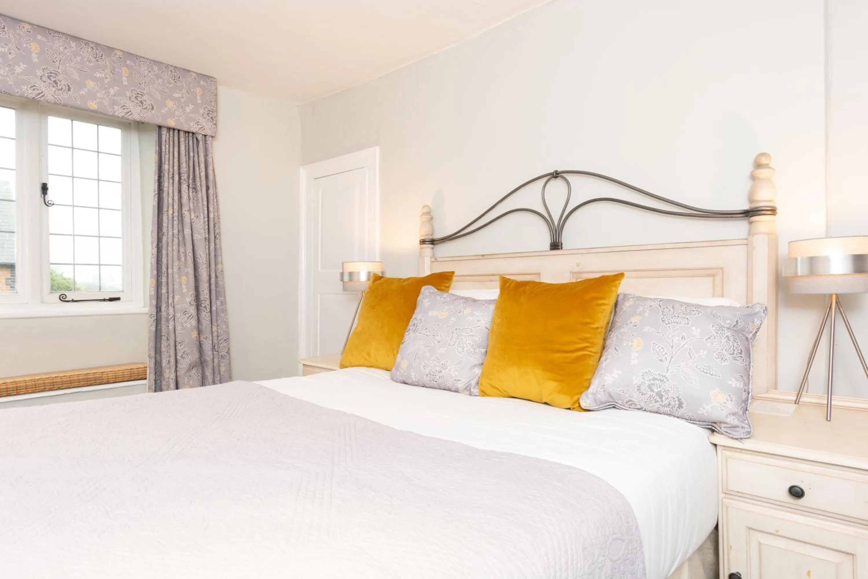 Bed in Jersey Arms Hotel Bicester