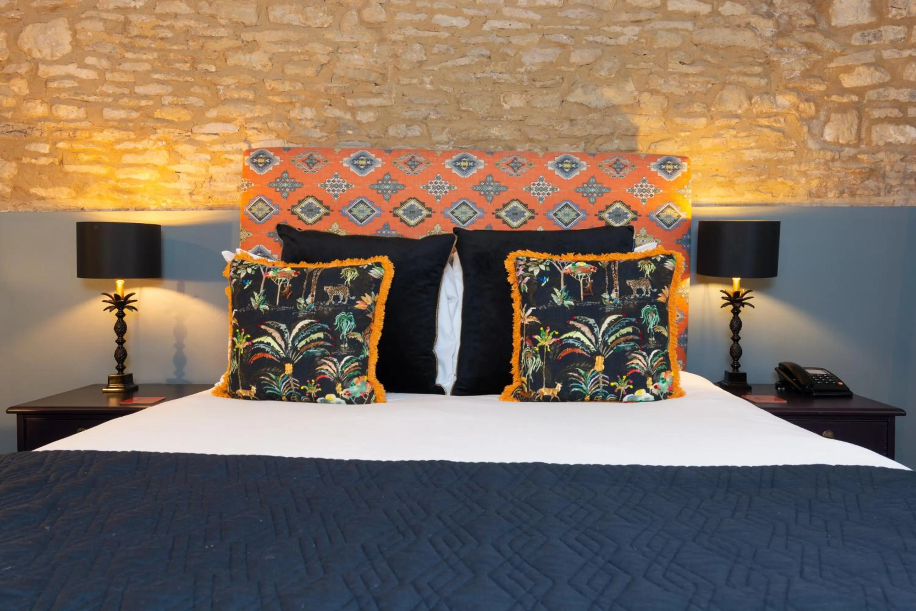 Bed in Jersey Arms Hotel Bicester