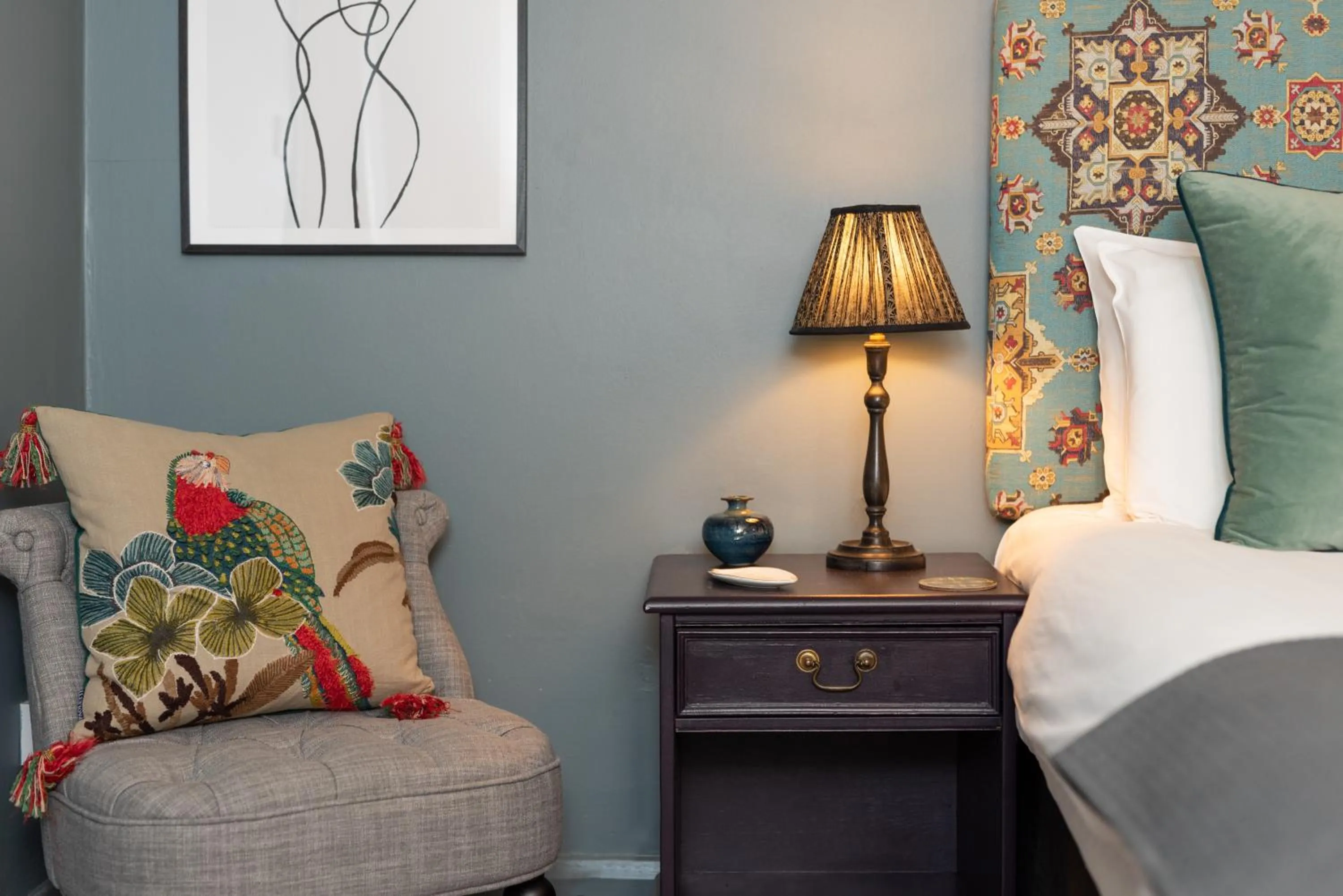 Seating area, Bed in Jersey Arms Hotel Bicester