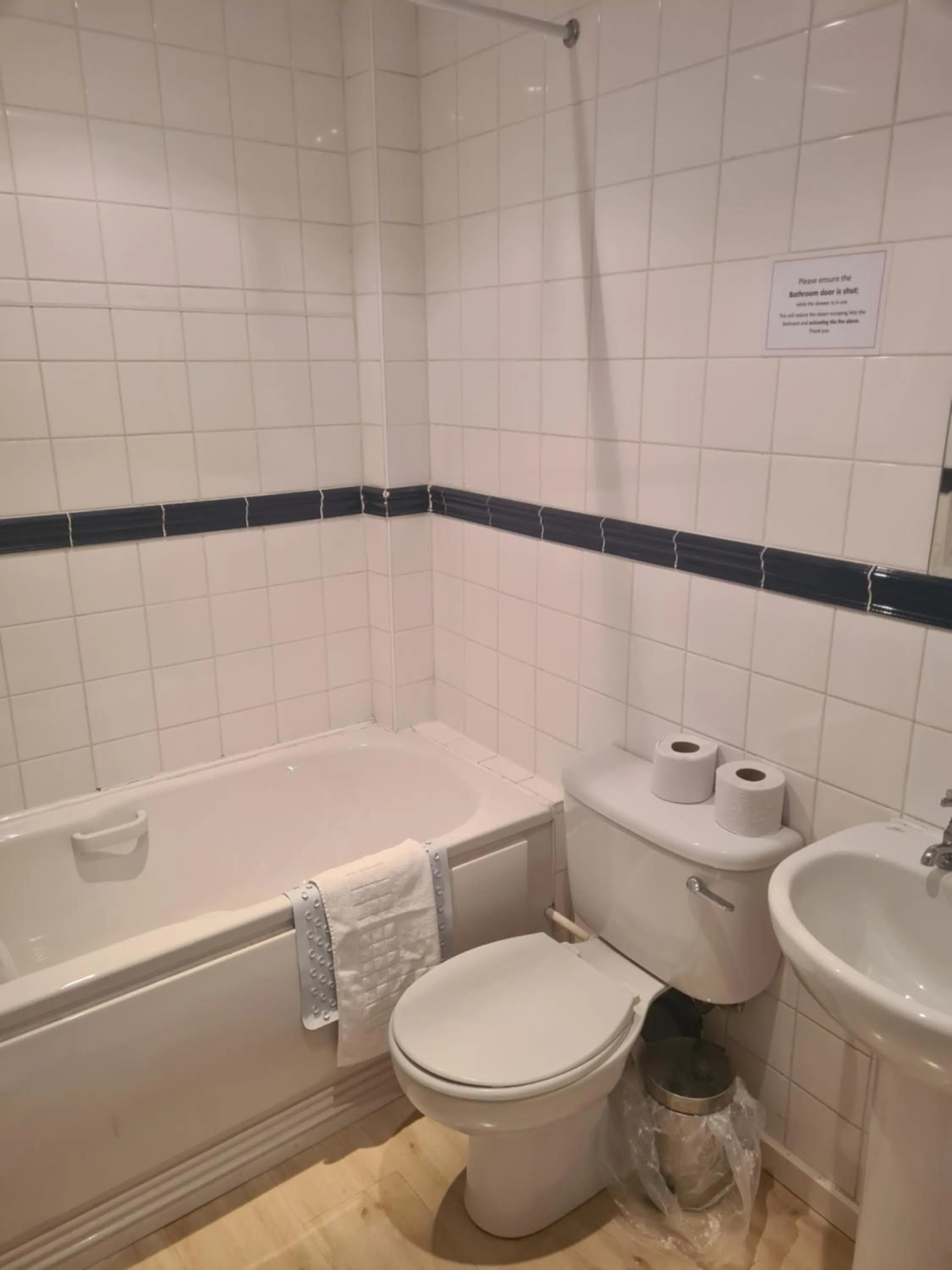 Bathroom in Jersey Arms Hotel Bicester