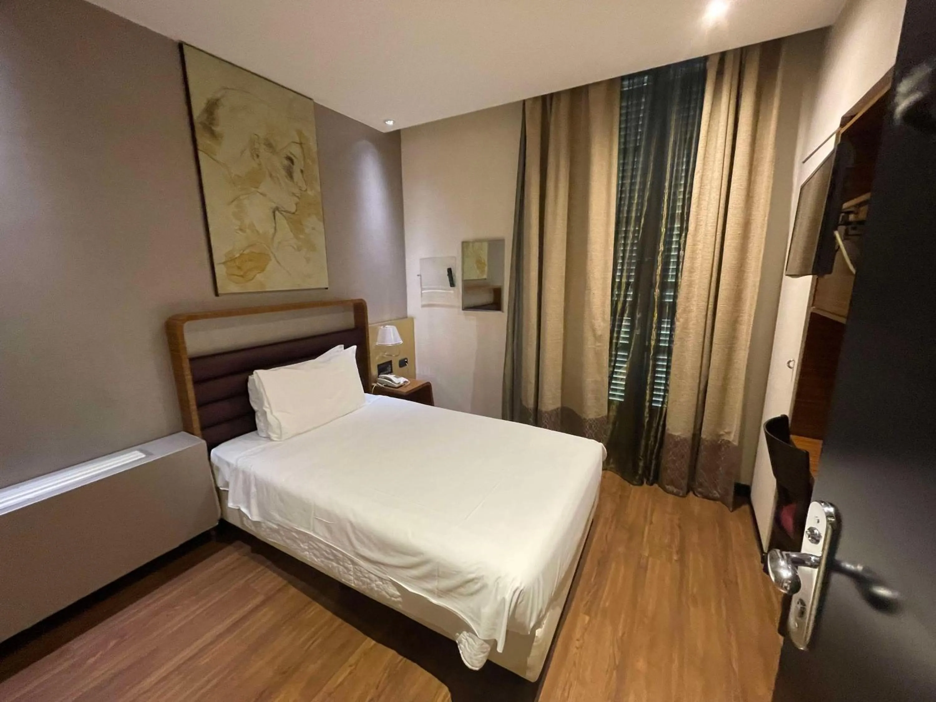 Bedroom, Bed in Sure Hotel by Best Western Turin City Centre