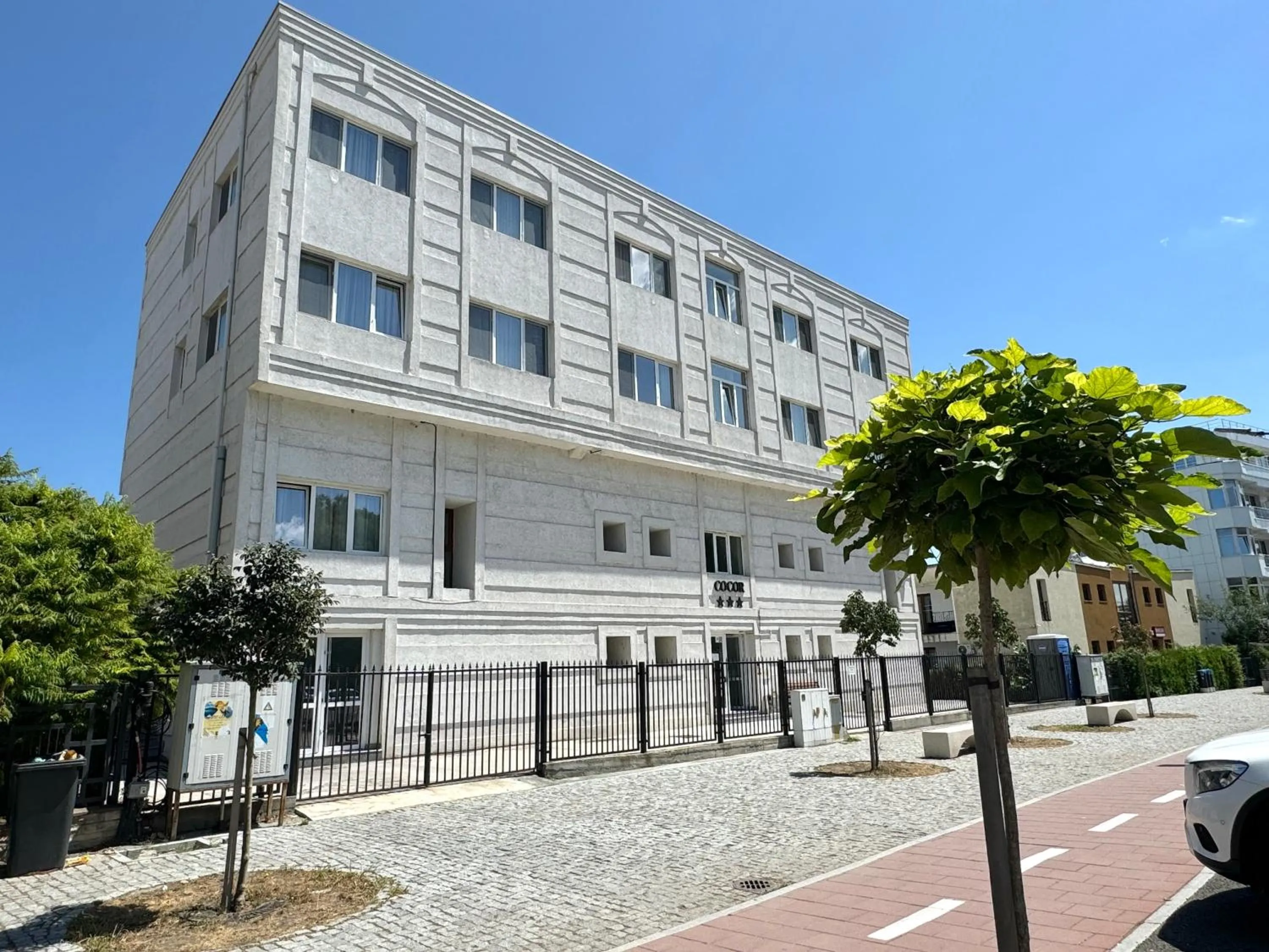 Property building in Vila Cocor