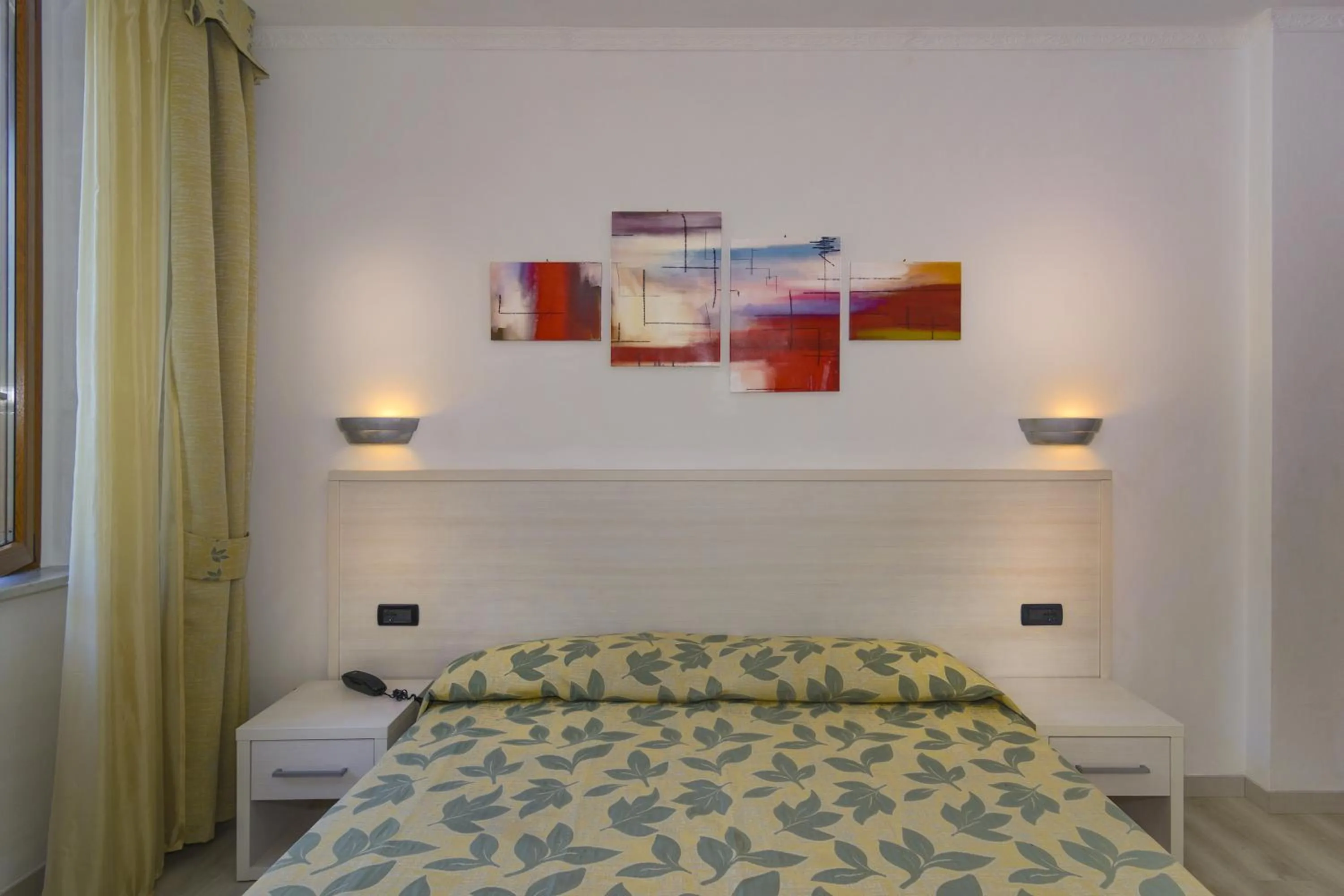 Bedroom, Bed in Hotel Vittoria