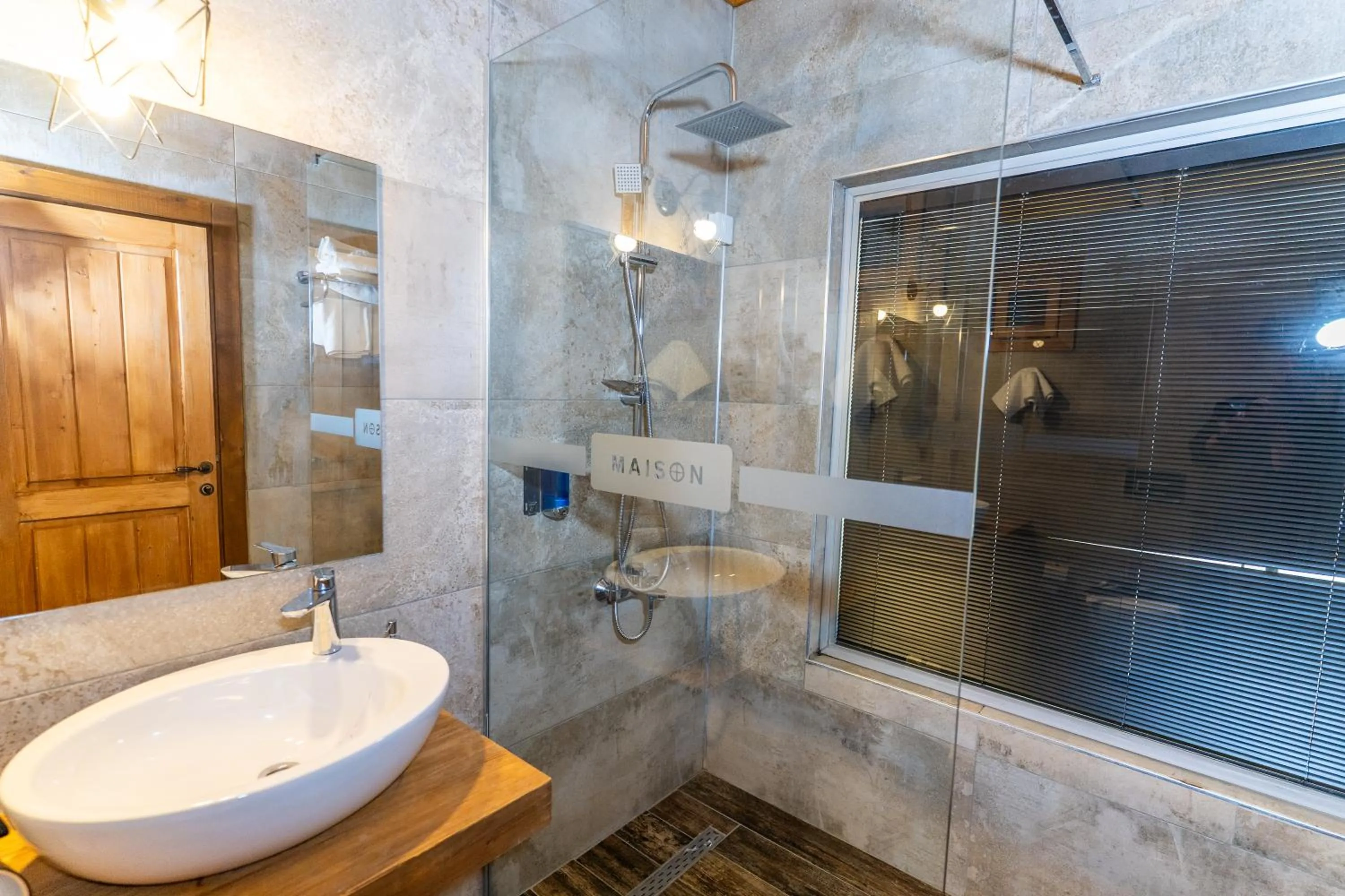 Shower in Maison Green Hill Hobbit Villas & Boutique Hotel