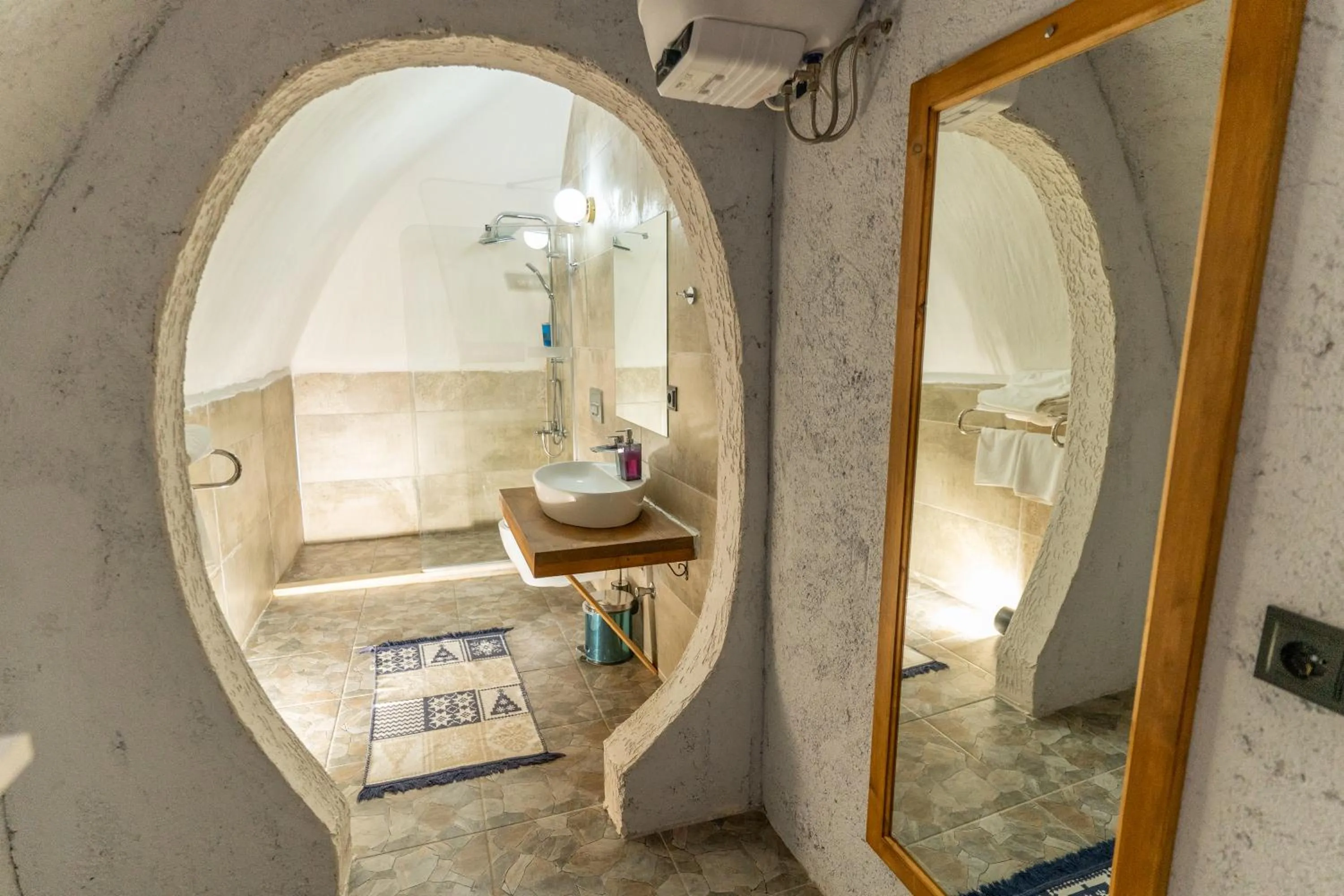 Shower in Maison Green Hill Hobbit Villas & Boutique Hotel