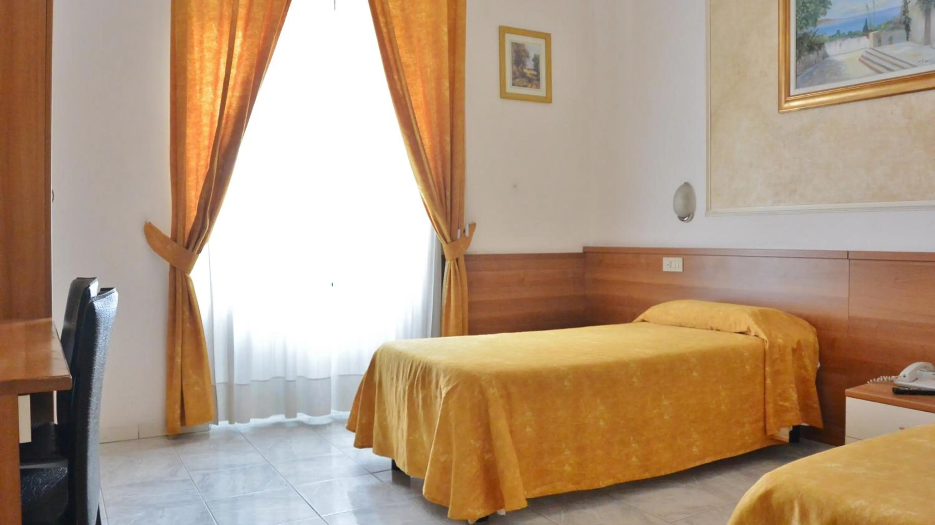 Bedroom, Bed in Hotel Mignon