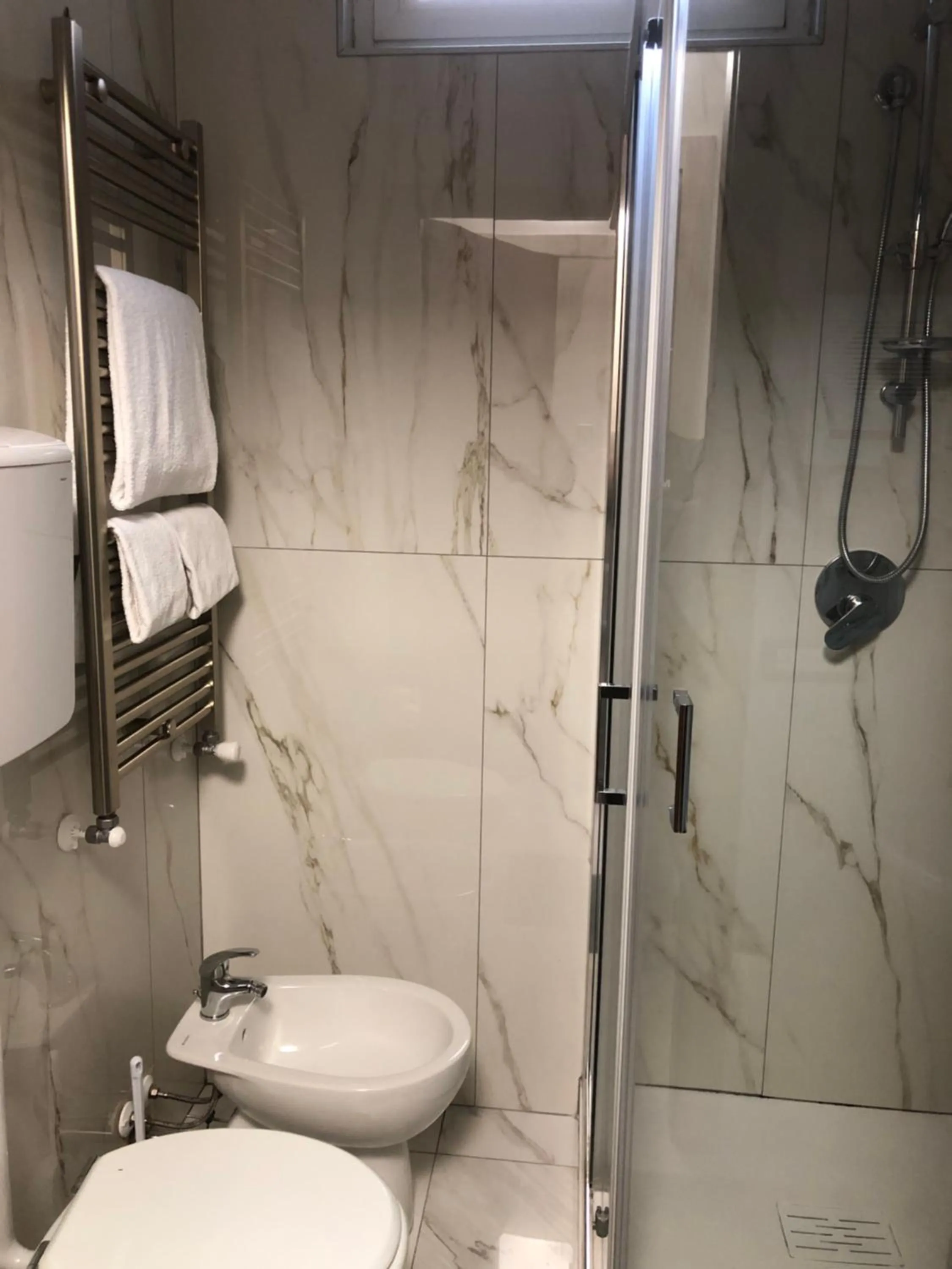 Shower in Hotel Mignon