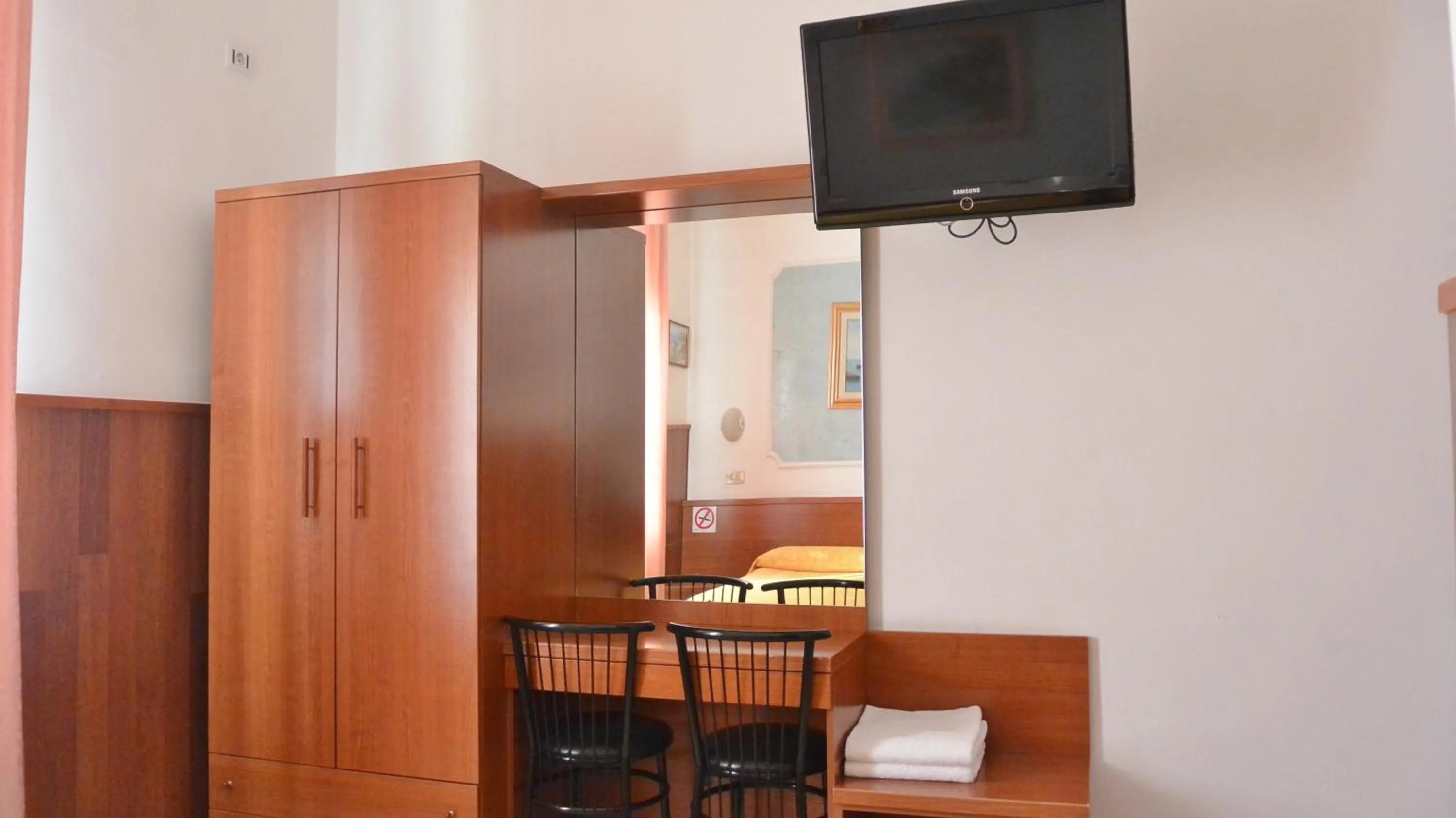 TV and multimedia, Bed in Hotel Mignon