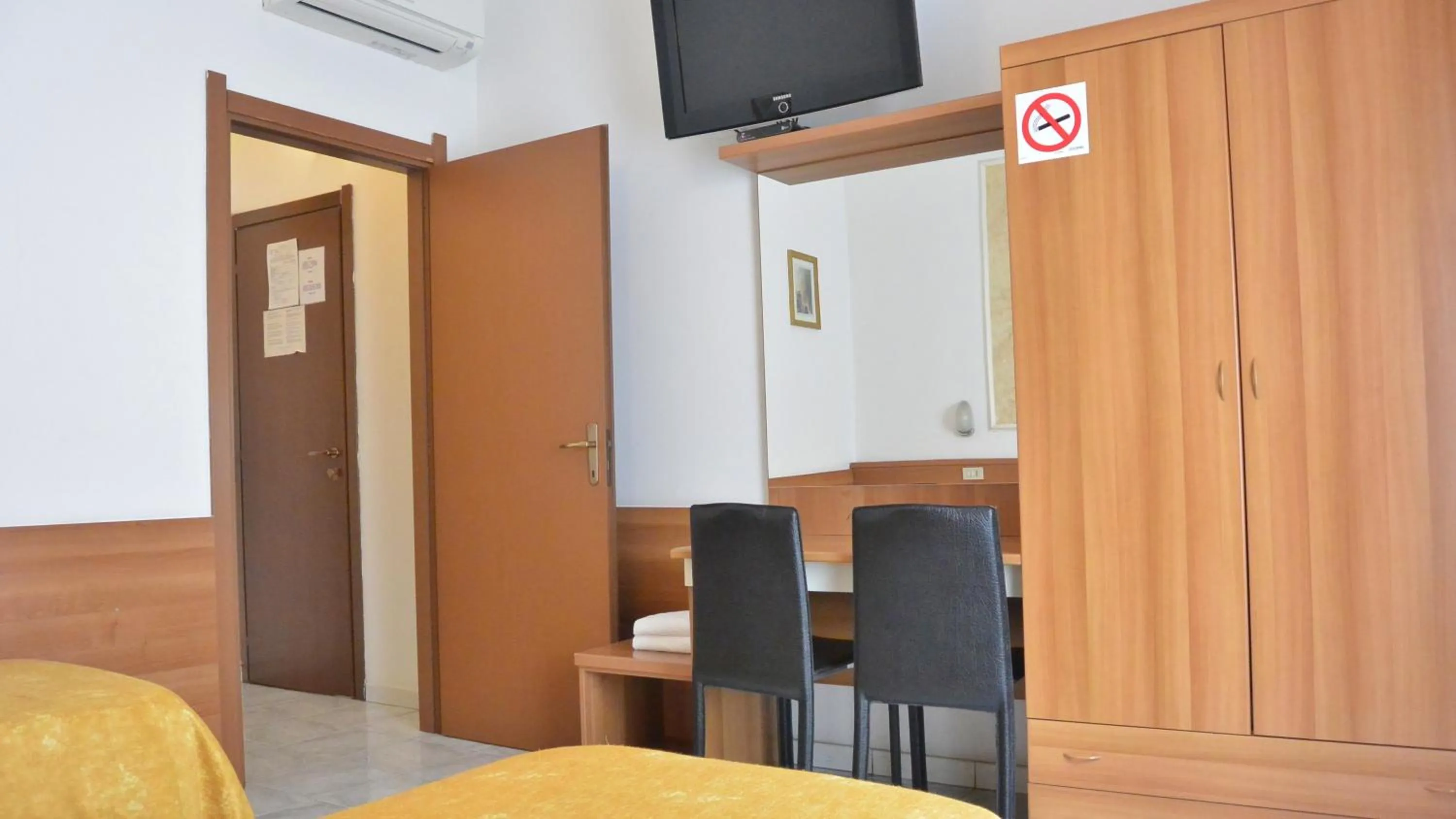 Bedroom in Hotel Mignon