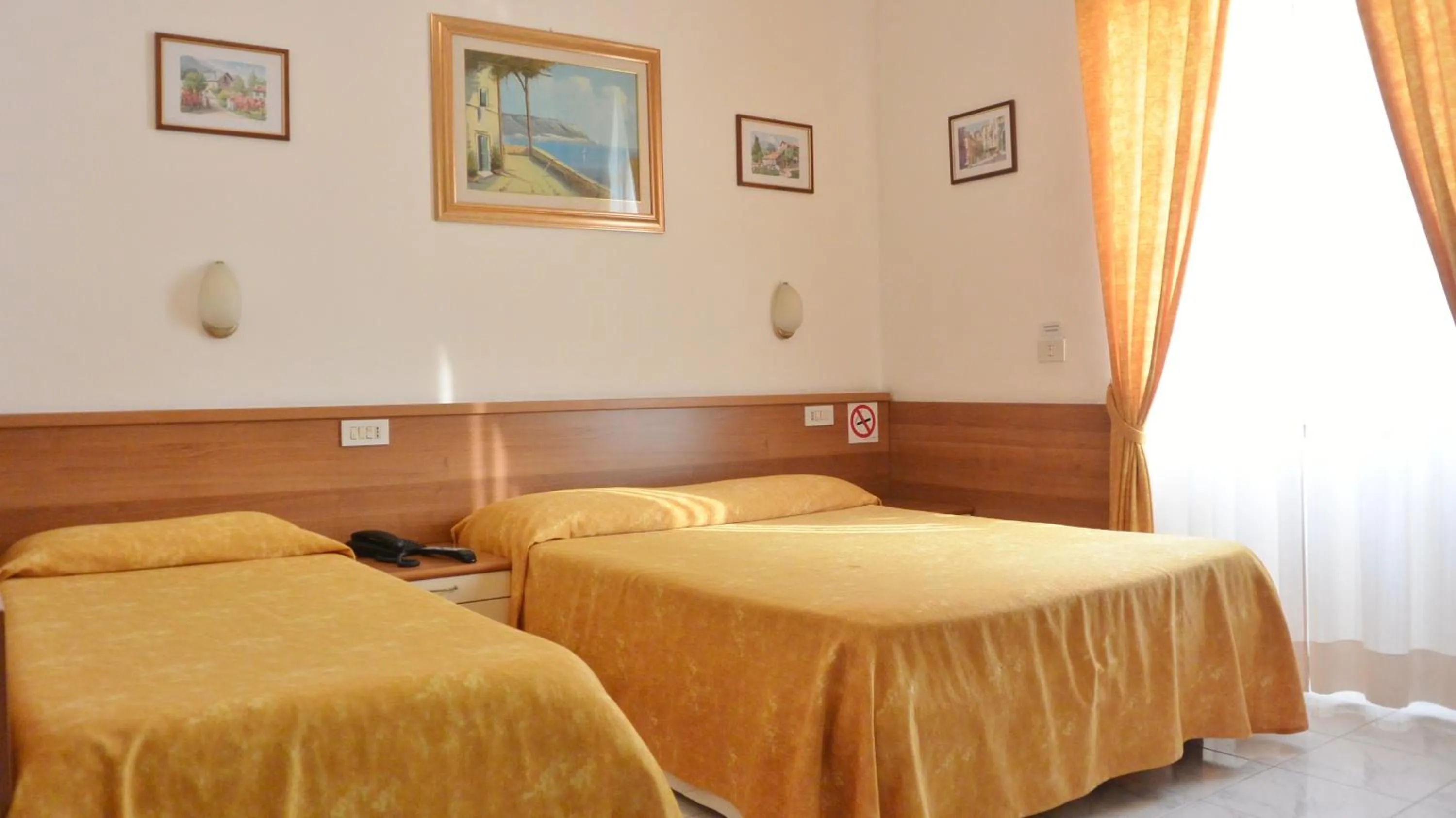 Bedroom, Bed in Hotel Mignon