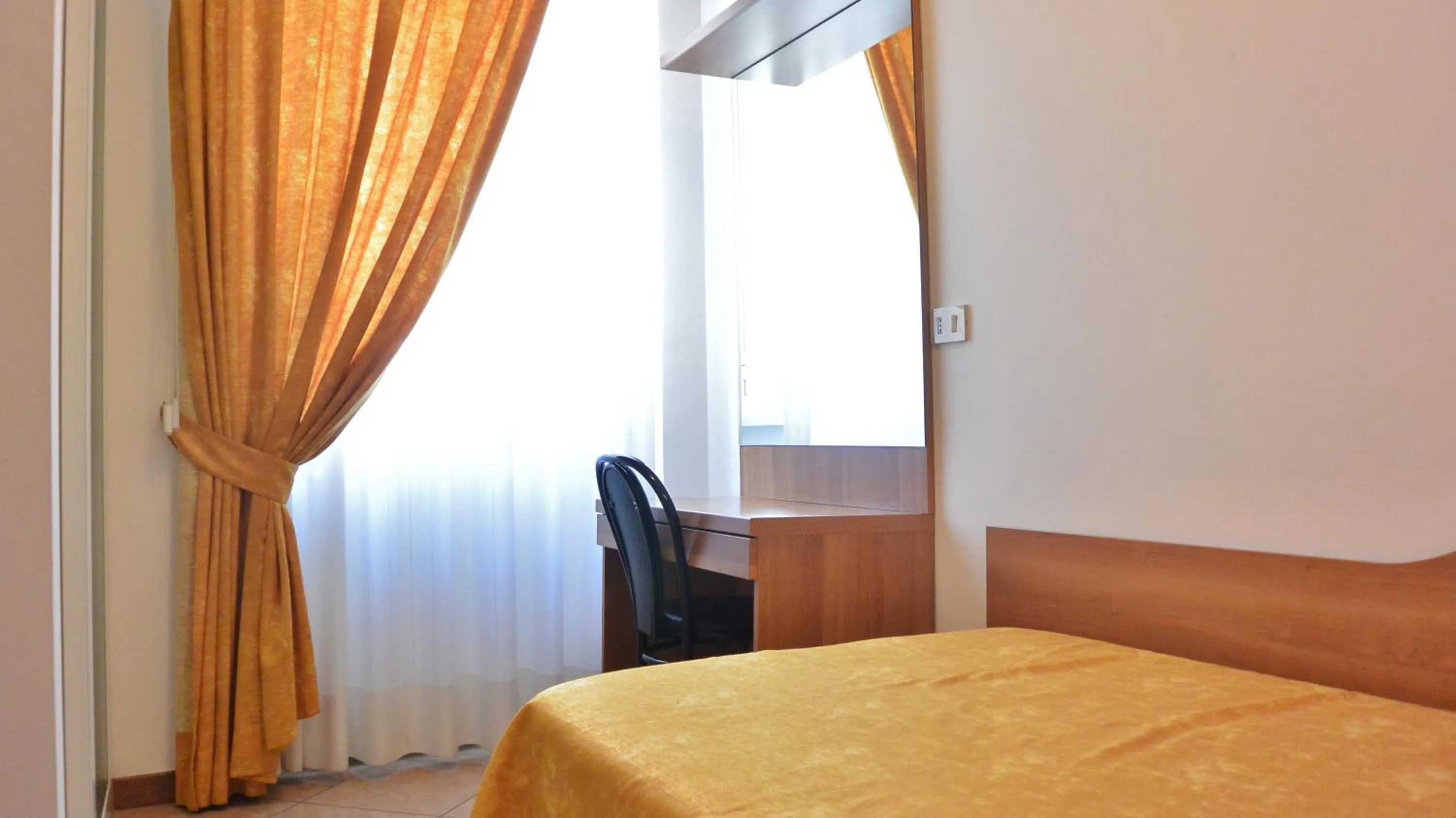 Bedroom, Bed in Hotel Mignon