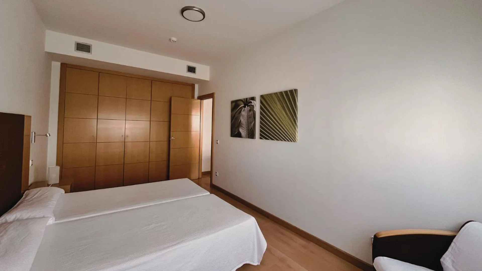 Bedroom, Bed in Hotel-Apartamentos Tartesos