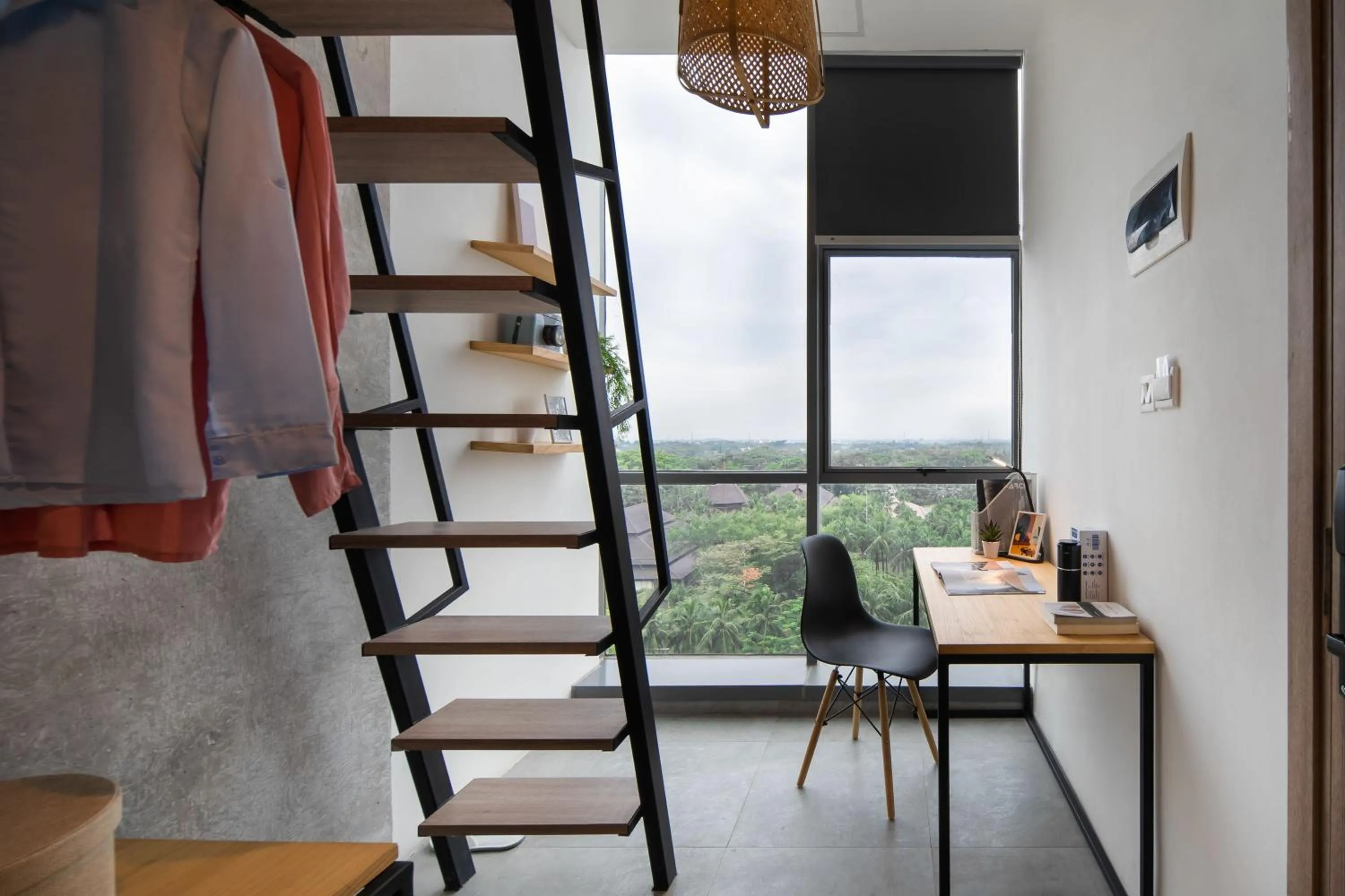 Photo of the whole room in Cove Hillcrest