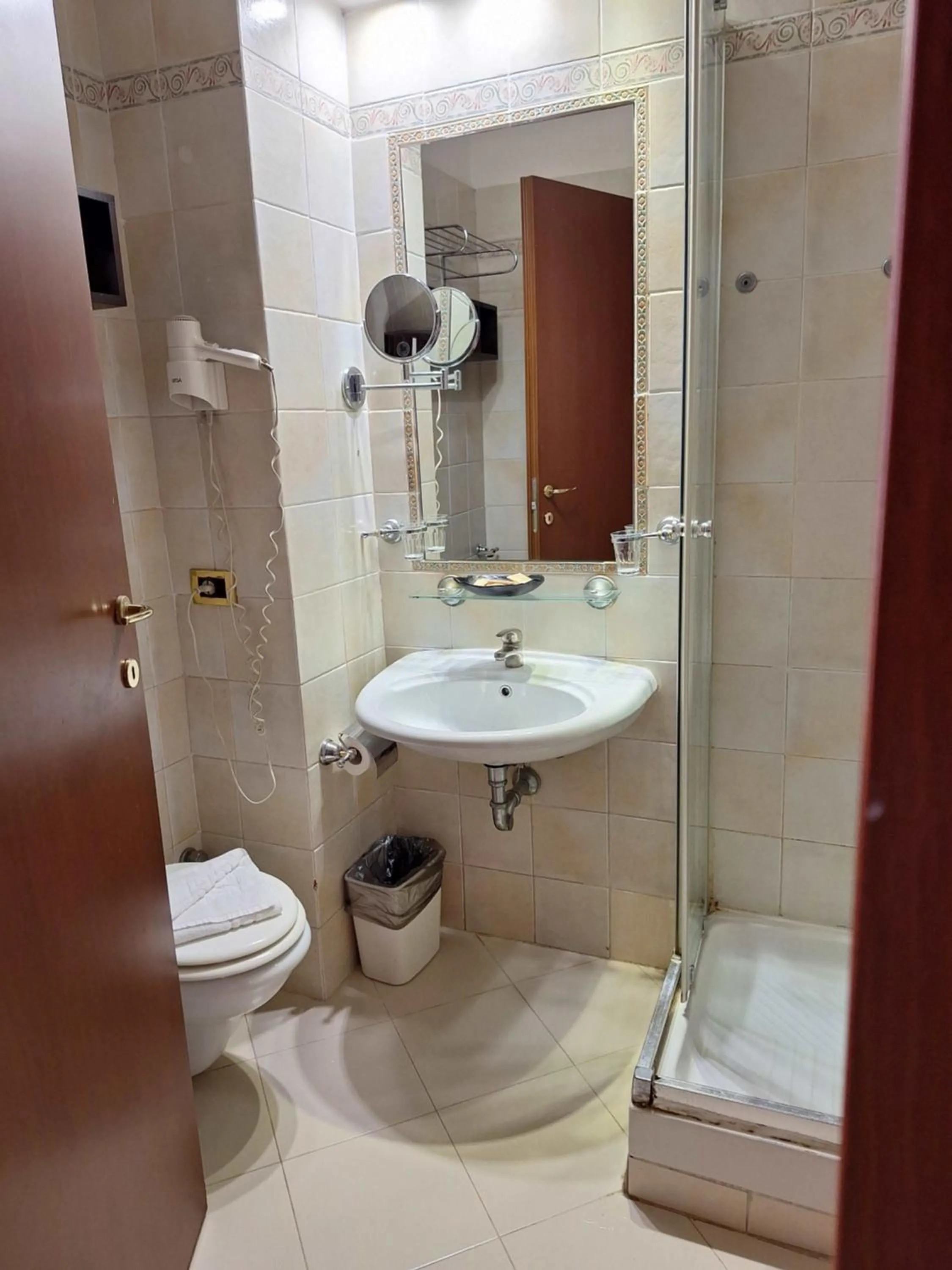 Shower in Hotel Nizza