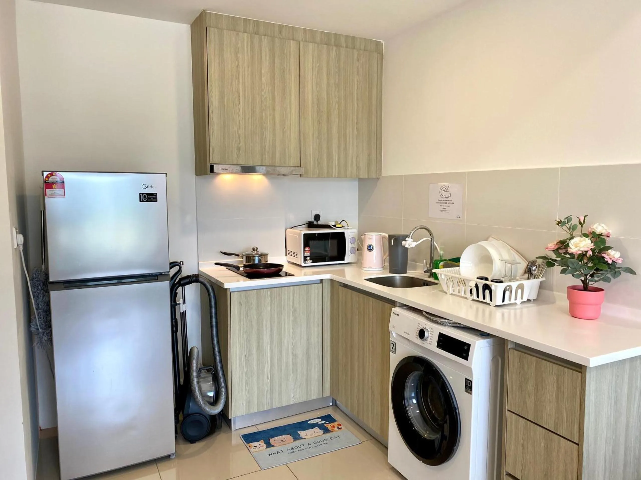 Kitchen or kitchenette in Tropicana 218 Macalister Sea & City View by stayCATion Homestay