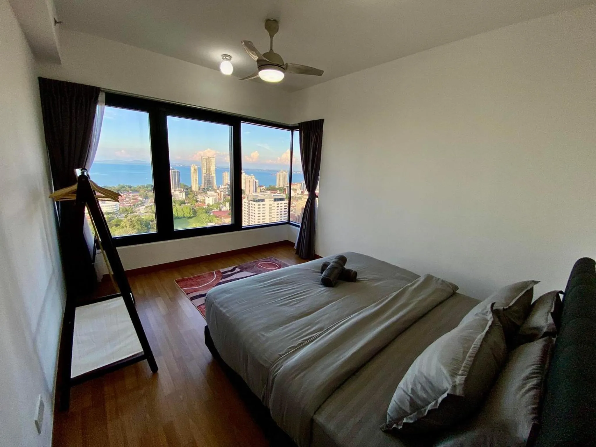 Bed in Tropicana 218 Macalister Sea & City View by stayCATion Homestay