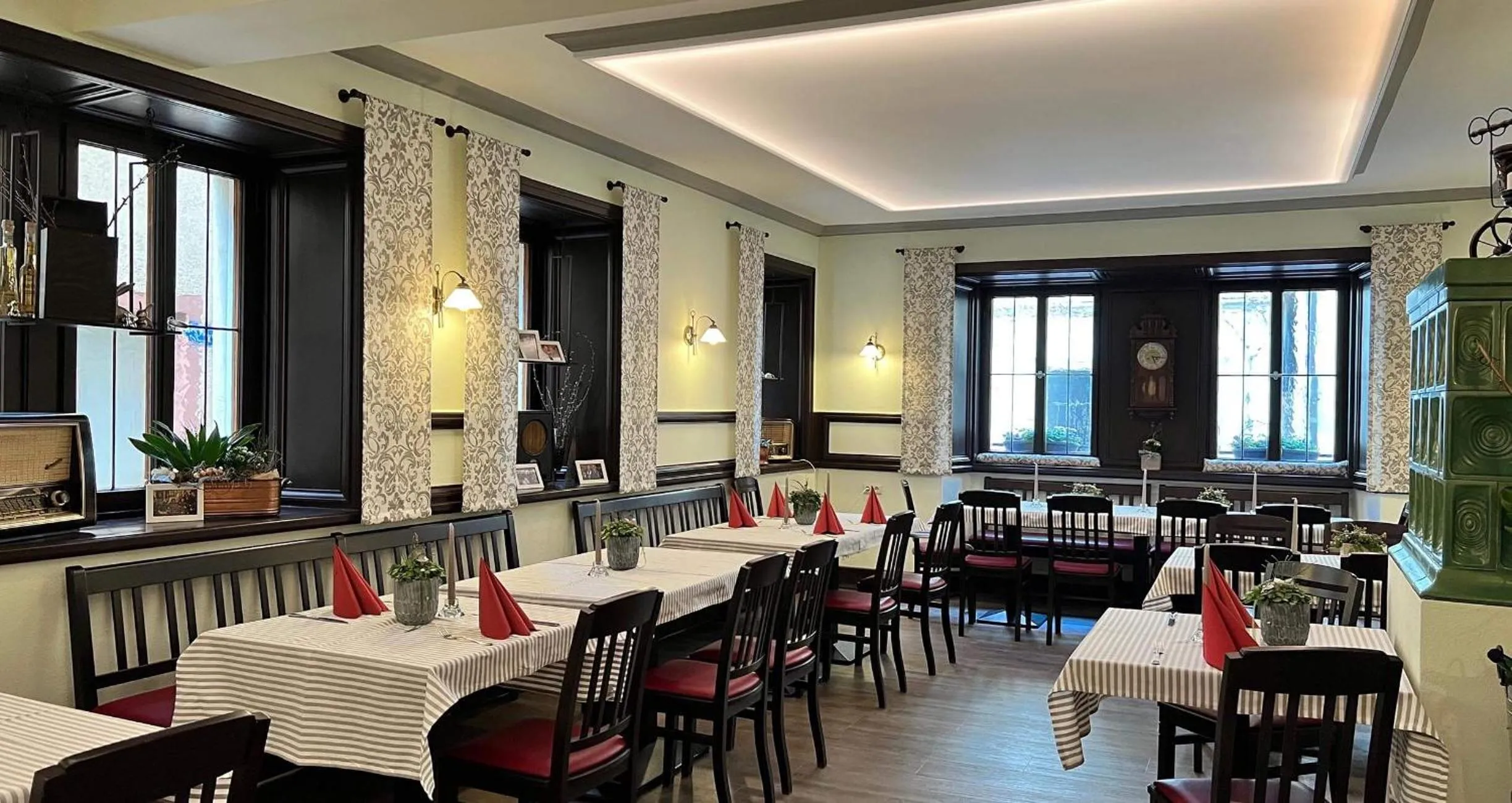 Restaurant/places to eat in Hotel und Restaurant Neuhauser