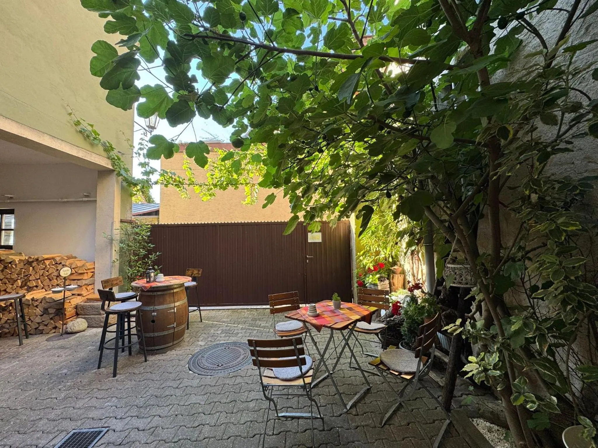 Patio in Hotel und Restaurant Neuhauser