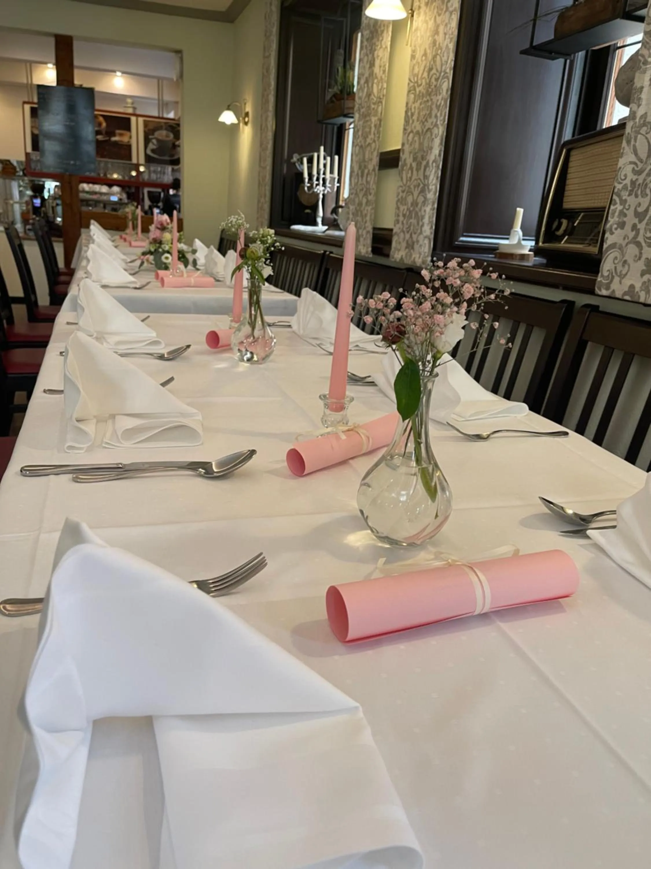 Restaurant/places to eat in Hotel und Restaurant Neuhauser