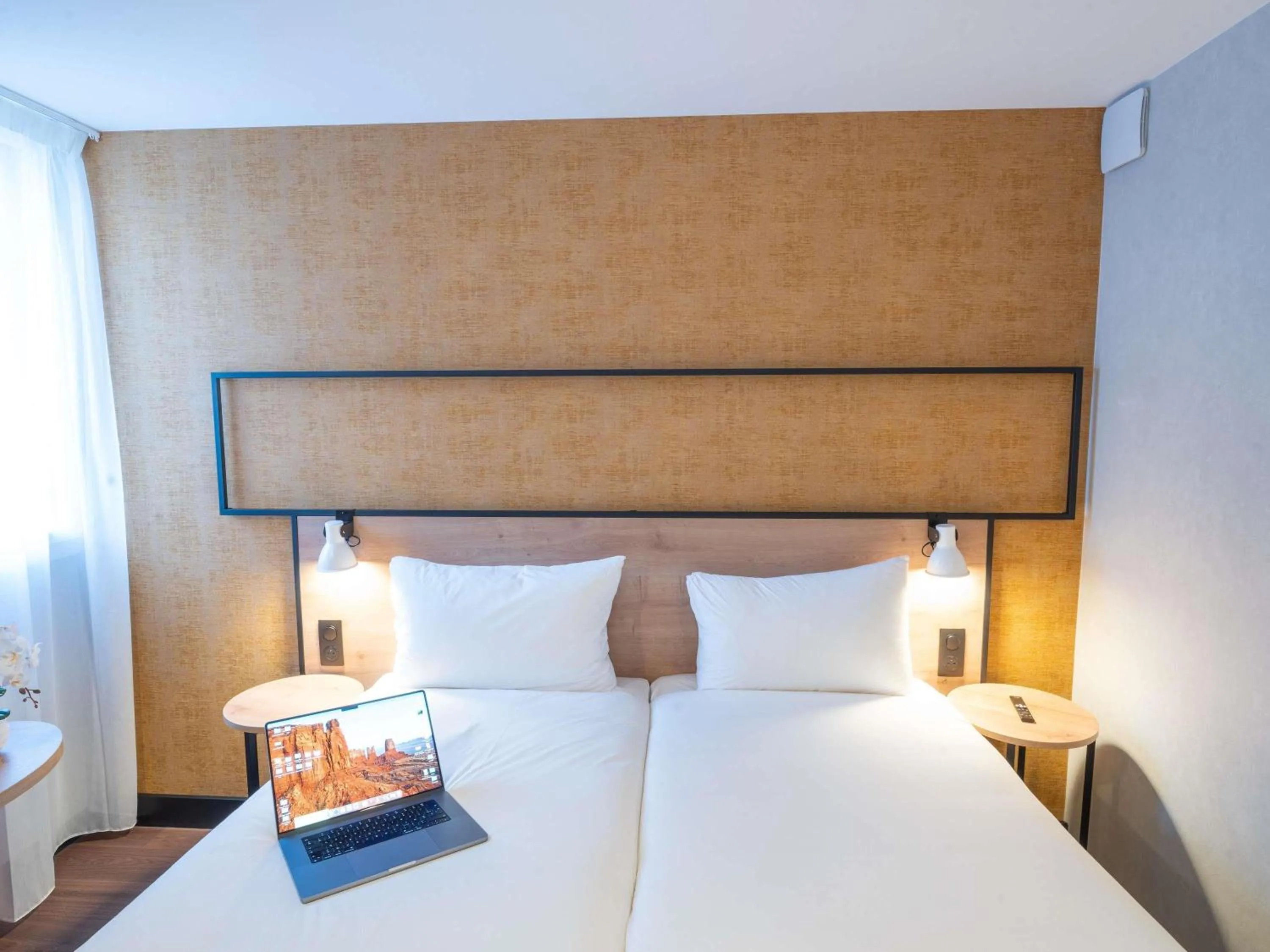 Bedroom, Bed in ibis Paris Nord Porte de Saint Ouen