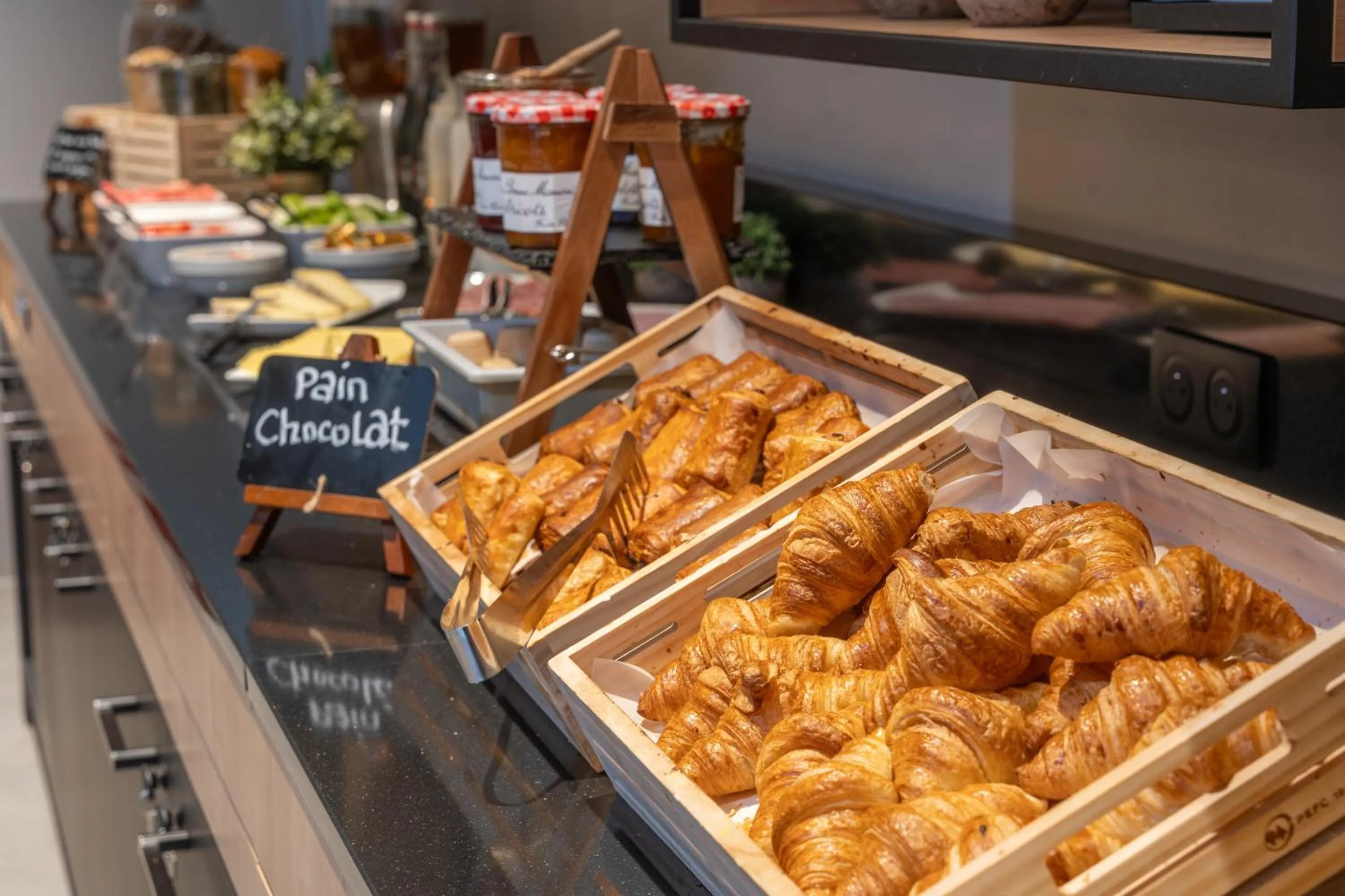 Breakfast in ibis Paris Nord Porte de Saint Ouen