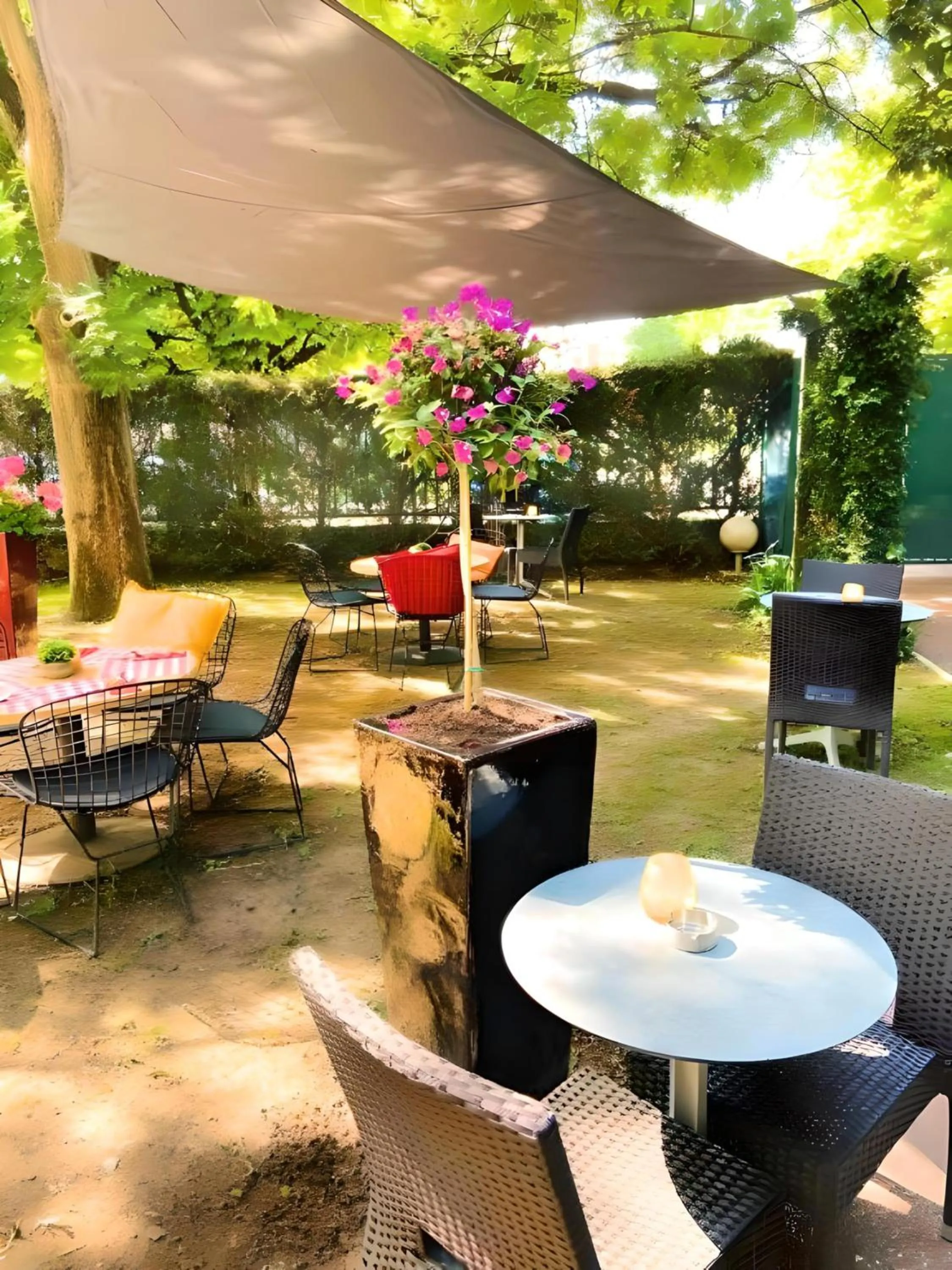 Garden in Hotel Inn Paris Nord Porte de Saint Ouen