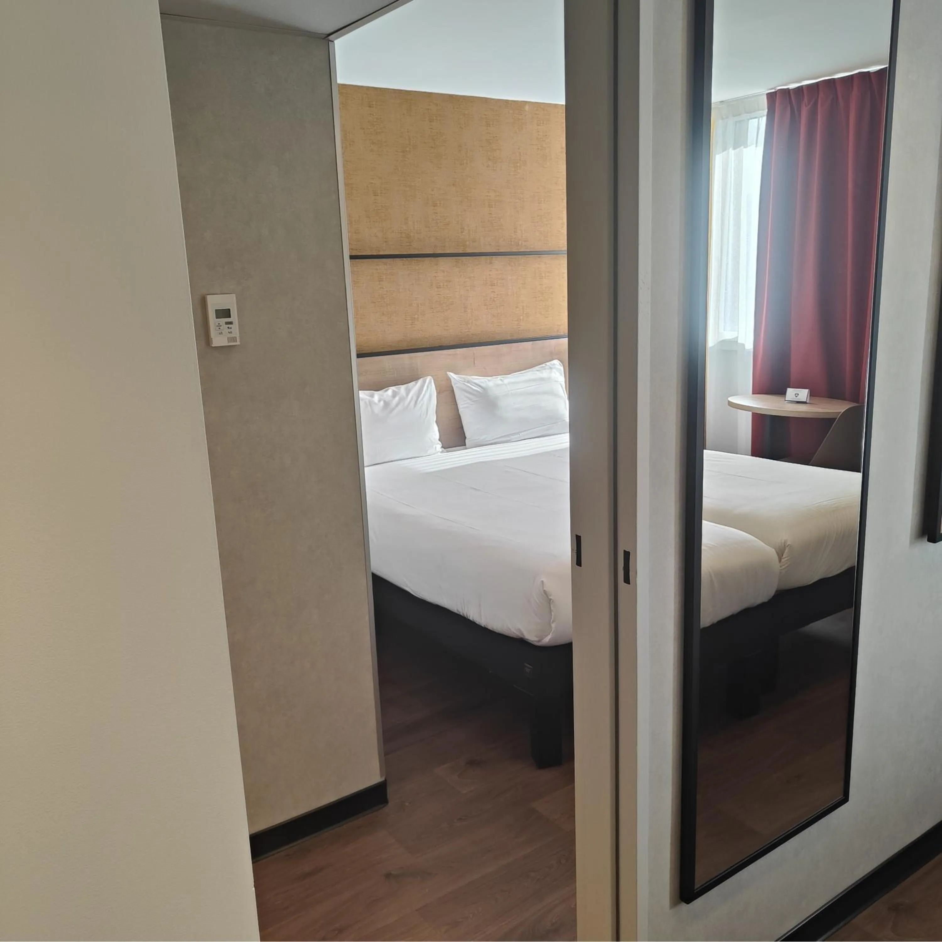 Photo of the whole room, Bed in ibis Paris Nord Porte de Saint Ouen