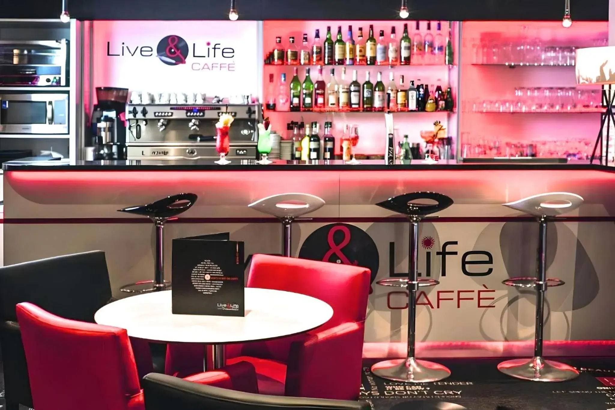 Lounge or bar in Hotel Inn Paris Nord Porte de Saint Ouen Lounge or bar in Hotel Inn Paris Nord Porte de Saint Ouen