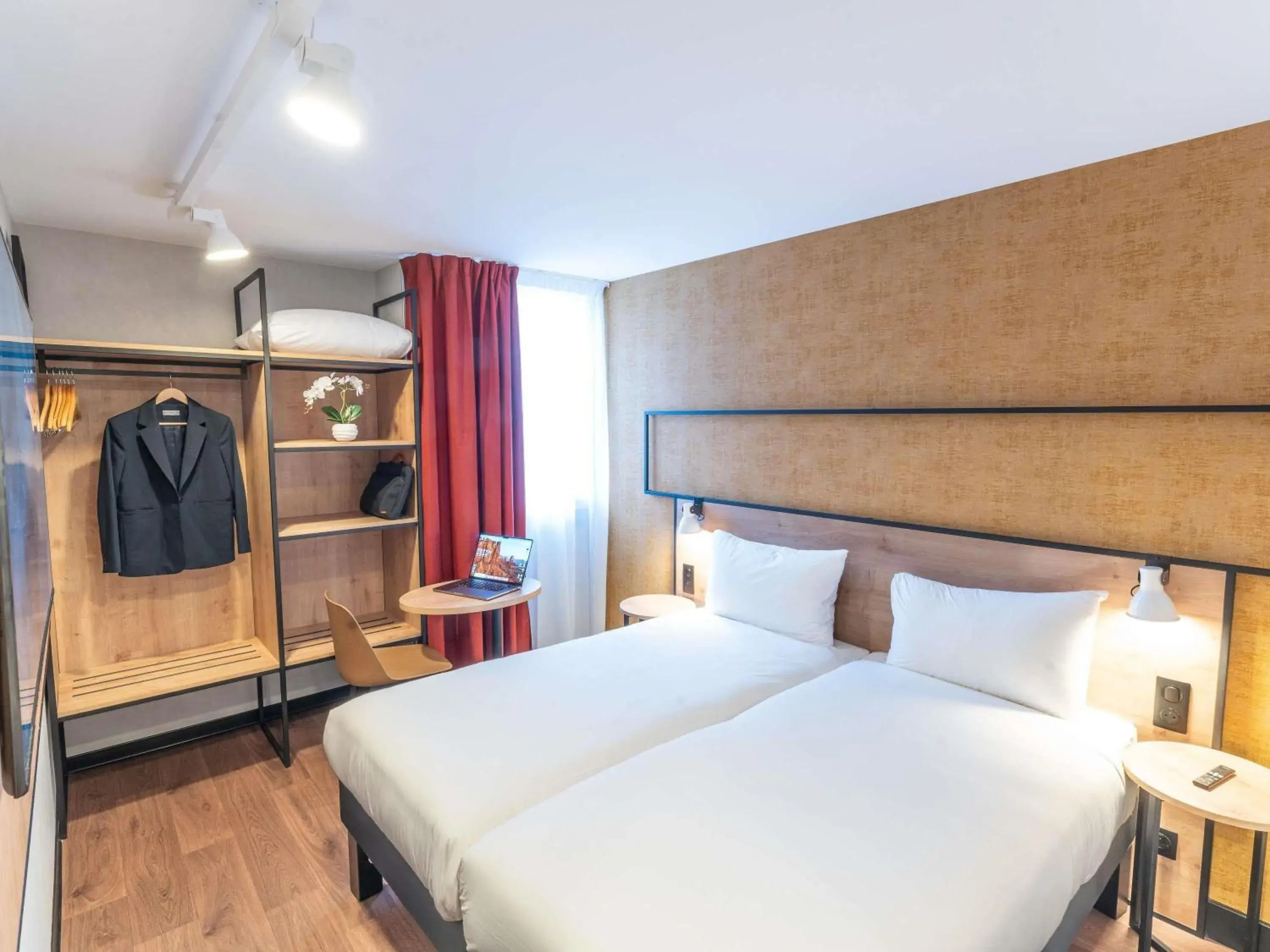 Bedroom, Bed in ibis Paris Nord Porte de Saint Ouen Bedroom, Bed in ibis Paris Nord Porte de Saint Ouen