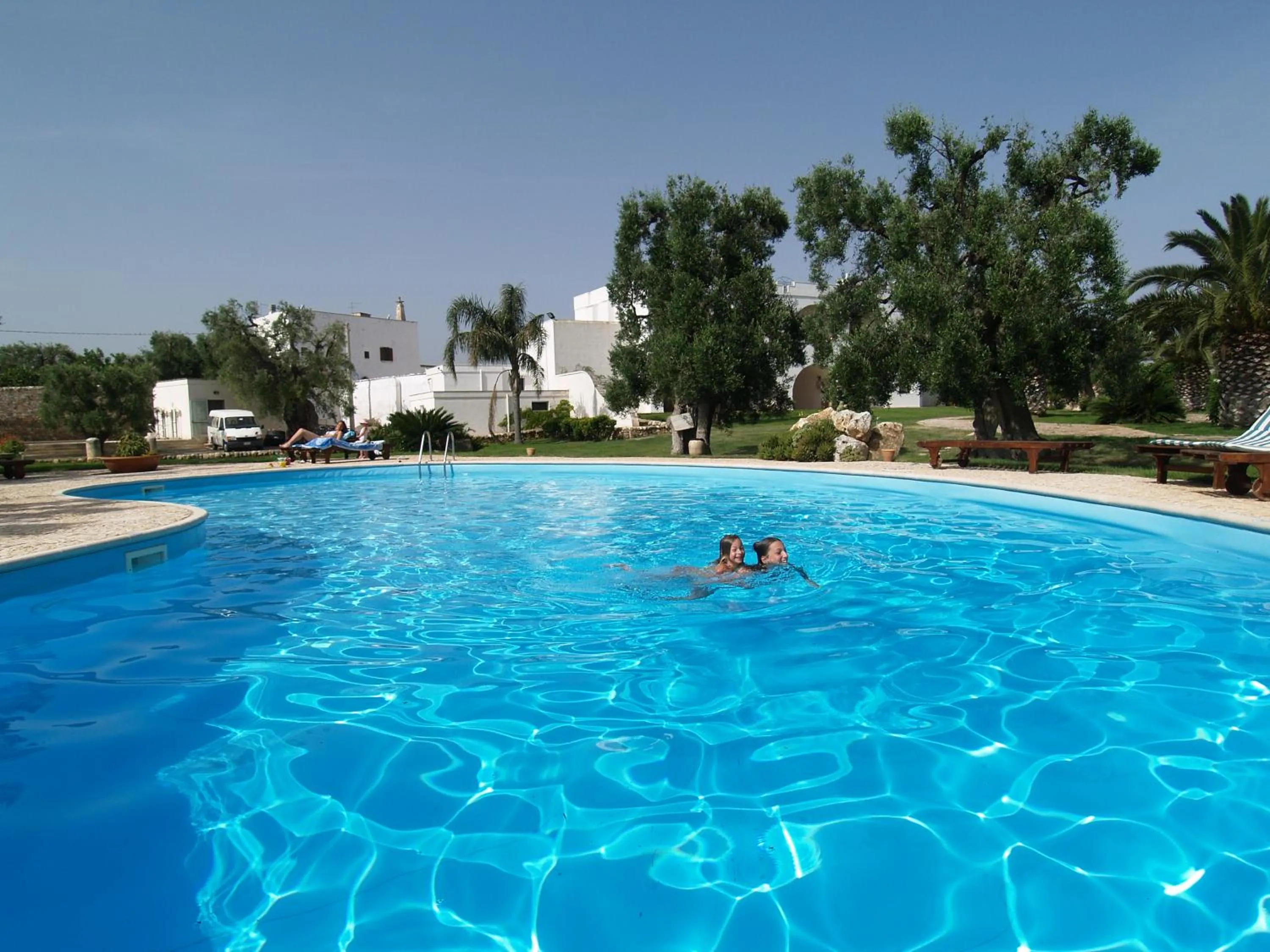Swimming pool in Hotel Masseria Tutosa